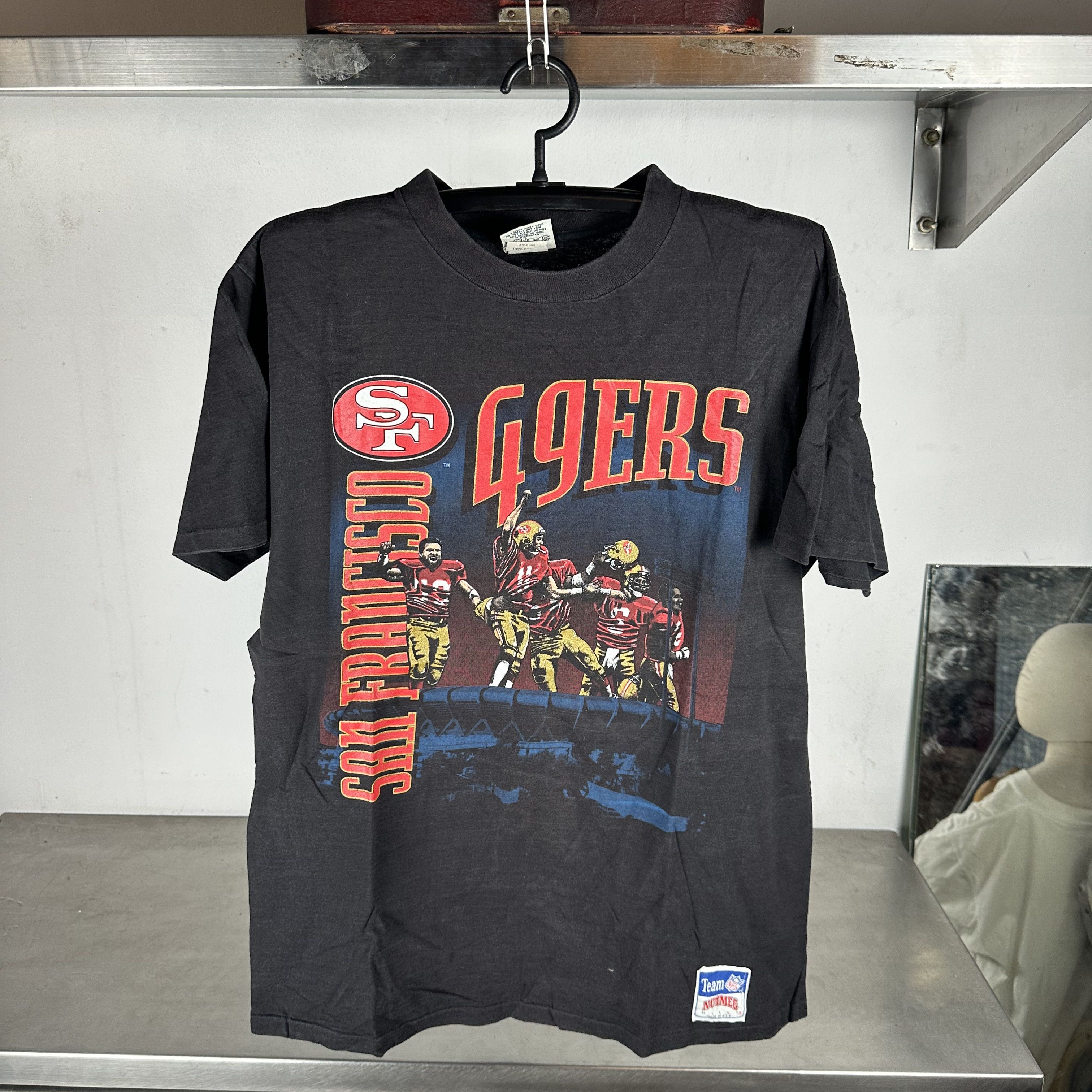 Vintage Vintage 90s San Francisco 49ers NFL Nutmeg Graphic T-Shirt Size US L / EU 52-54 / 3 - 1 Thumbnail