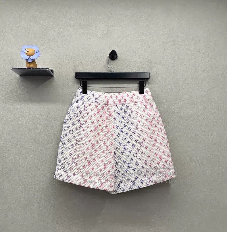 Louis Vuitton Louis Vuitton Colored gradient cut-out shorts Size US 36 / EU 52 - 2 Thumbnail
