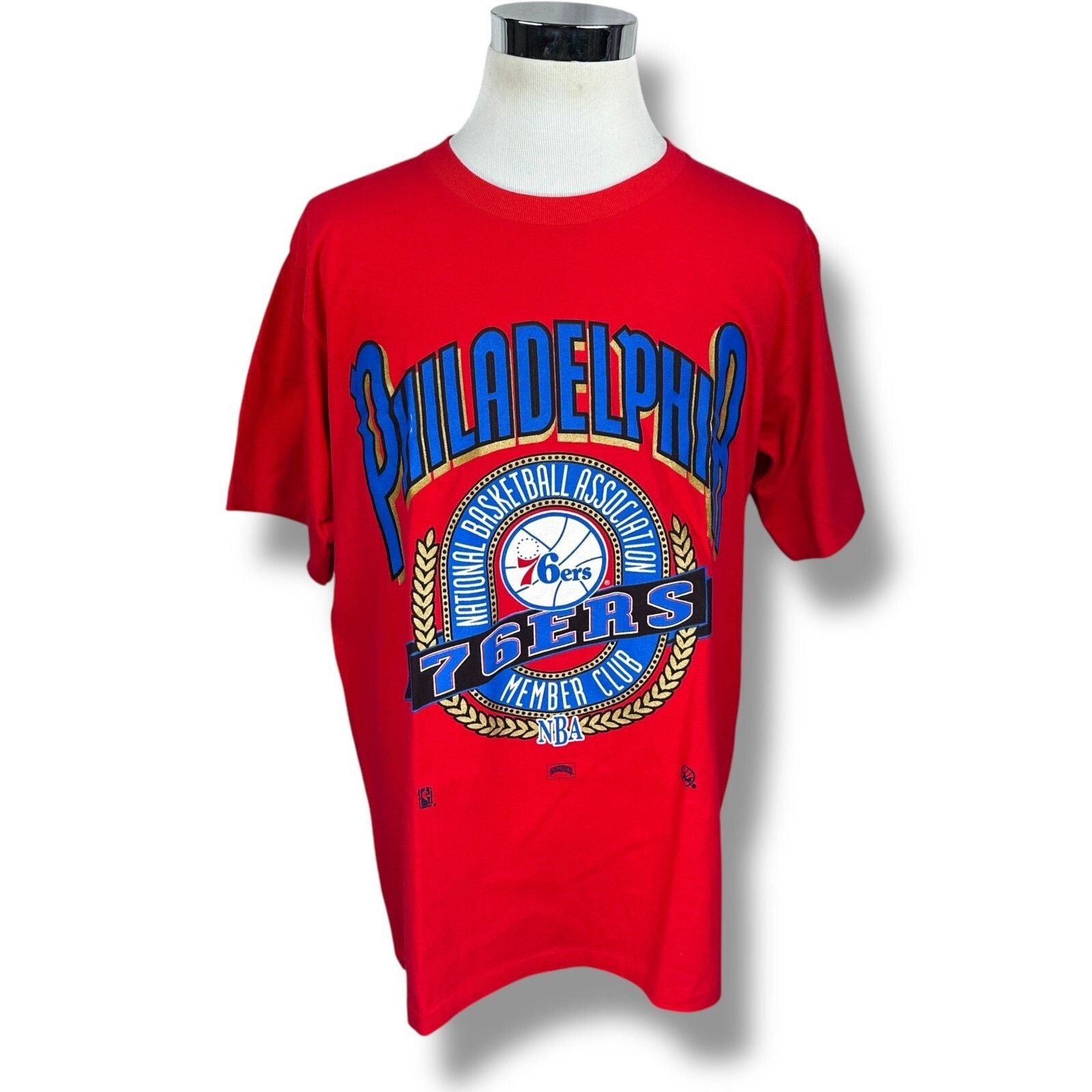Nutmeg Vintage Nutmeg Mills Philadelphia 76ers T-Shirt Men’s L Red Size US L / EU 52-54 / 3 - 1 Thumbnail
