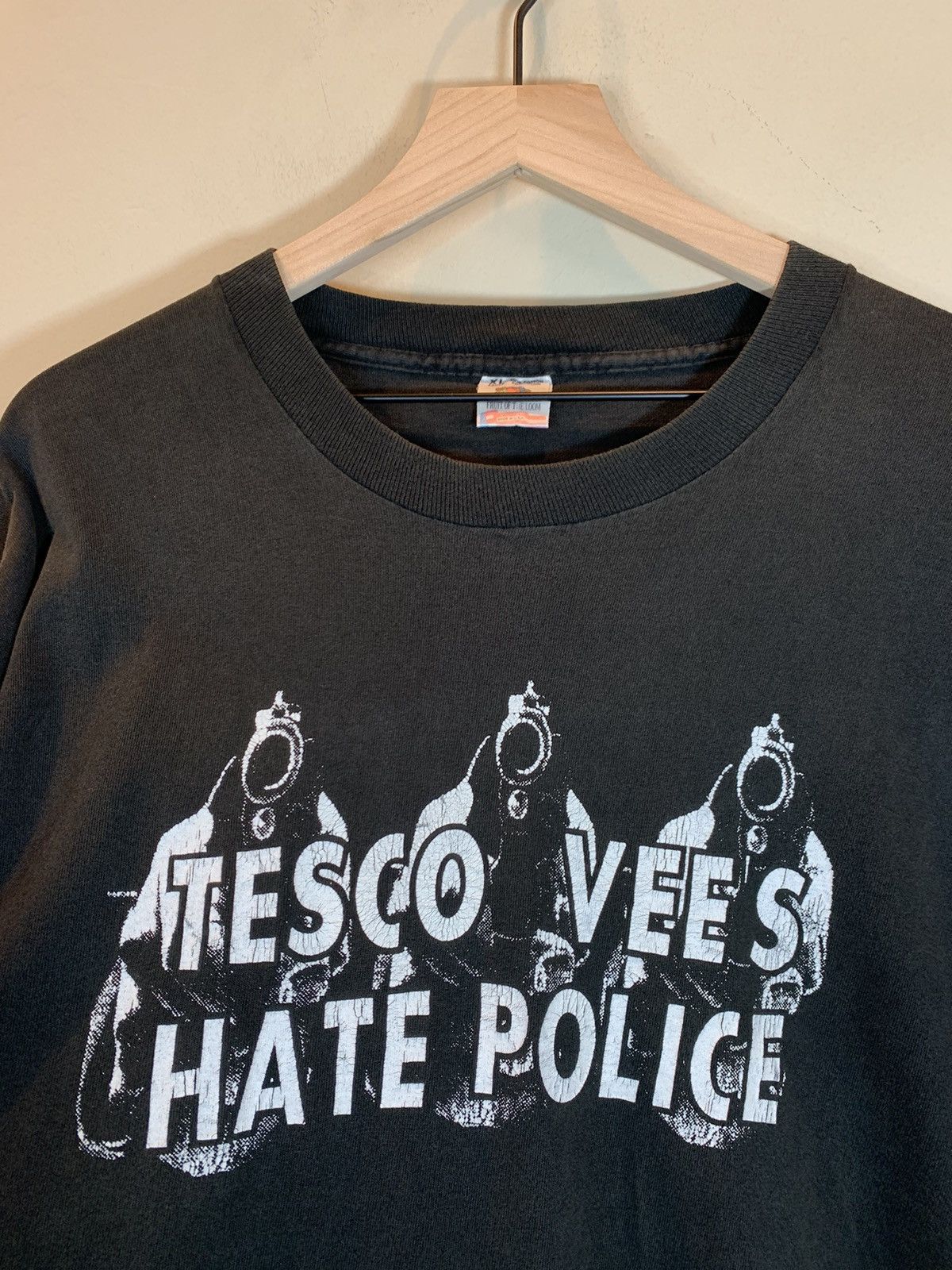 Band Tees × Vintage *RARE* Vintage Tesco Vee’s Hate Police Single Stitch T-Shirt Size US XL / EU 56 / 4 - 2 Thumbnail