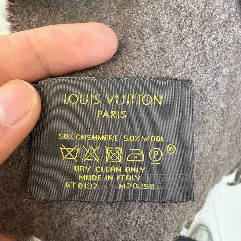 Louis Vuitton Louis Vuitton Brown printed cashmere wool scarf Size ONE SIZE - 2 Thumbnail