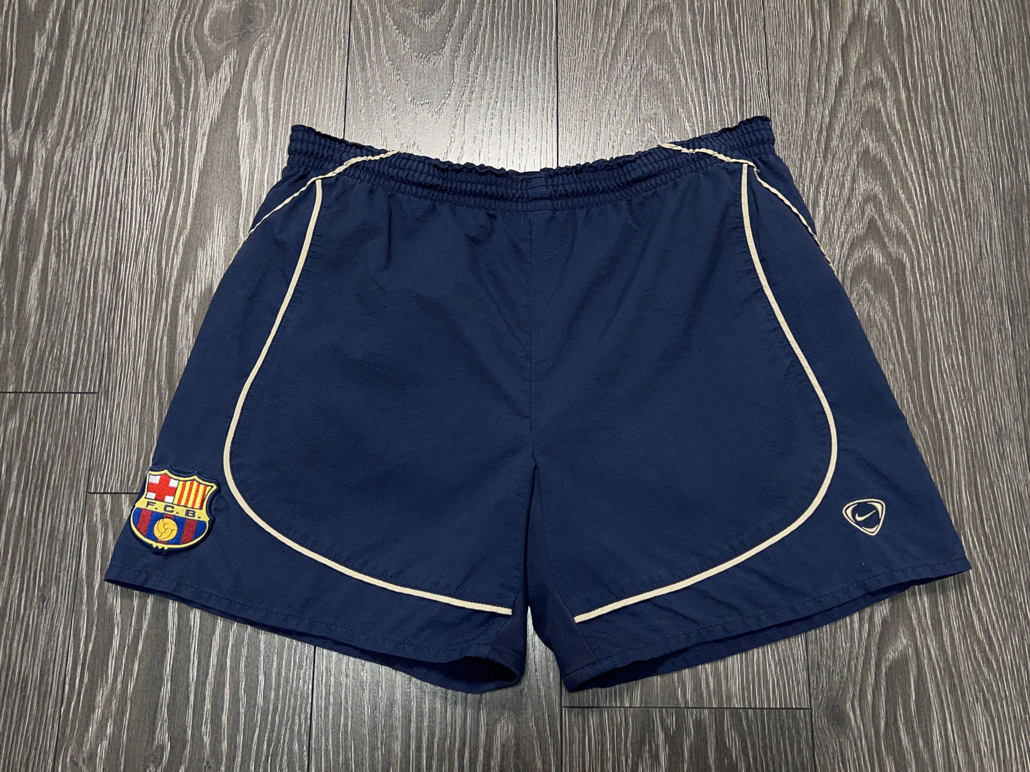 Nike Vintage Mens Nike Barcelona FC Blue Football Soccer Shorts L Size US 36 / EU 52 - 1 Thumbnail