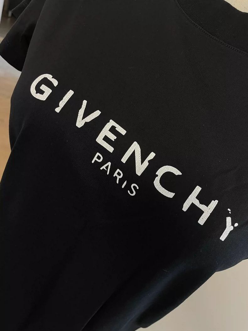 Givenchy Givenchy Destroyed Letter Logo Printed Round Neck T-Shirt Size US S / EU 44-46 / 1 - 3 Thumbnail