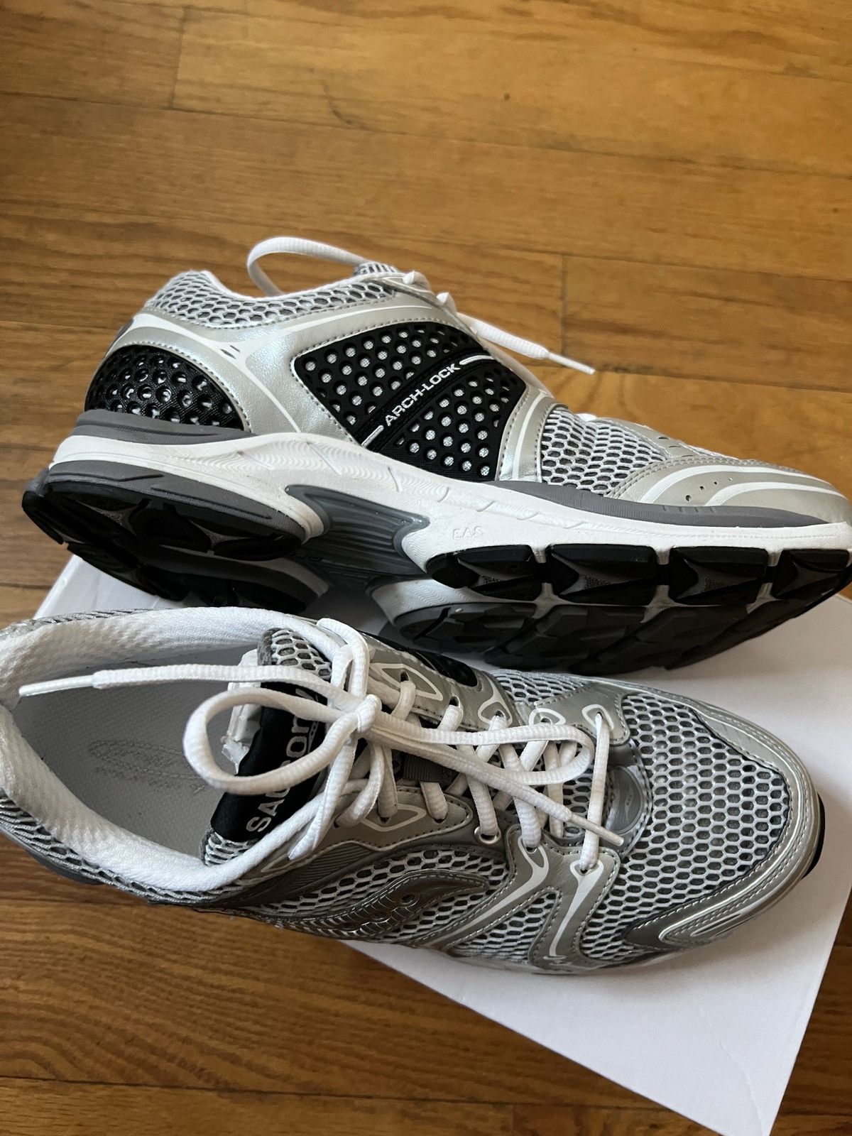 Saucony Saucony Progrid Triumph 4 grey silver Size US 11.5 / EU 44-45 - 4 Thumbnail
