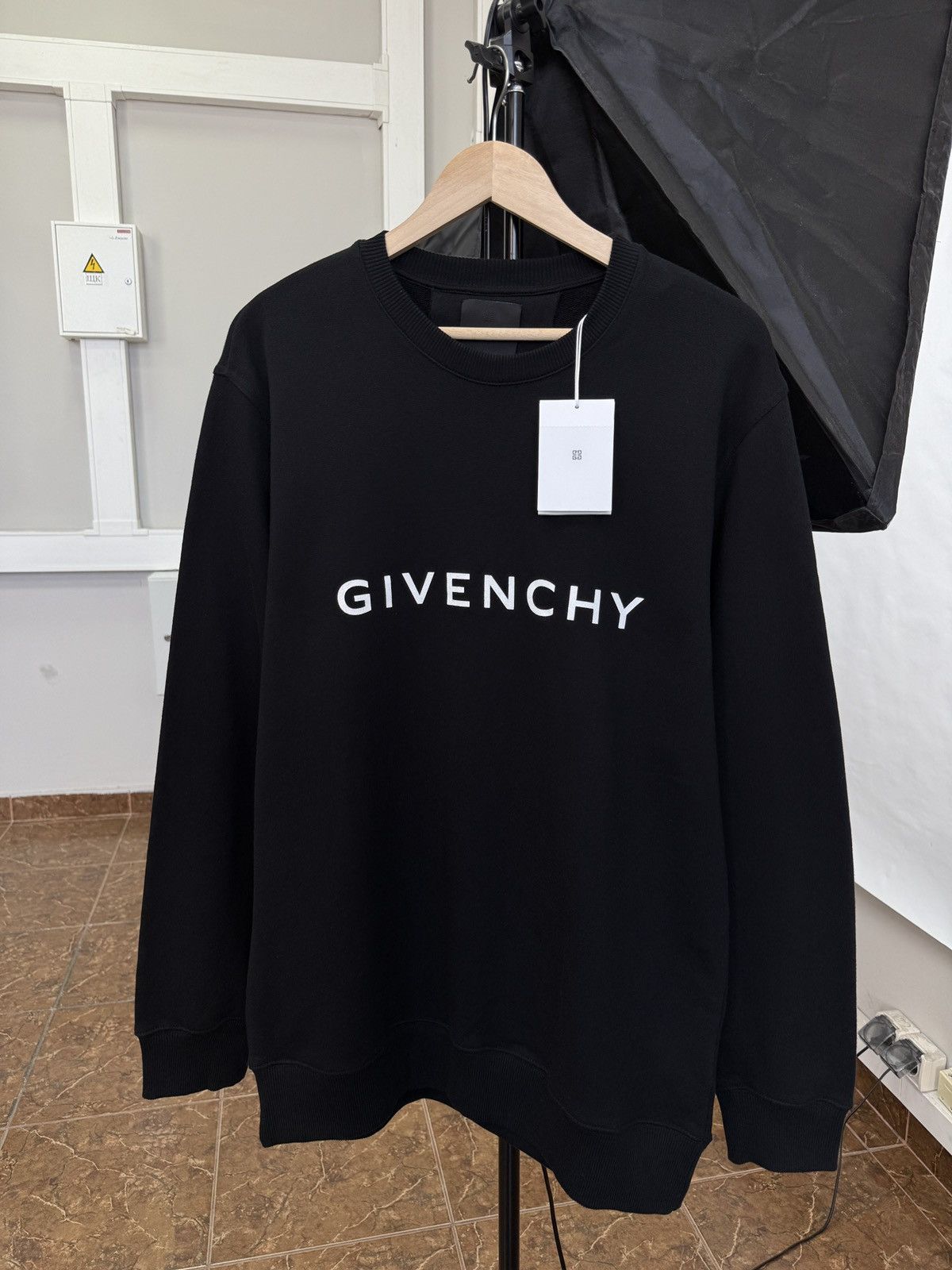 Givenchy GIVENCHY Men Hoodies BMJ0HC3YAC 001 Black | Grailed