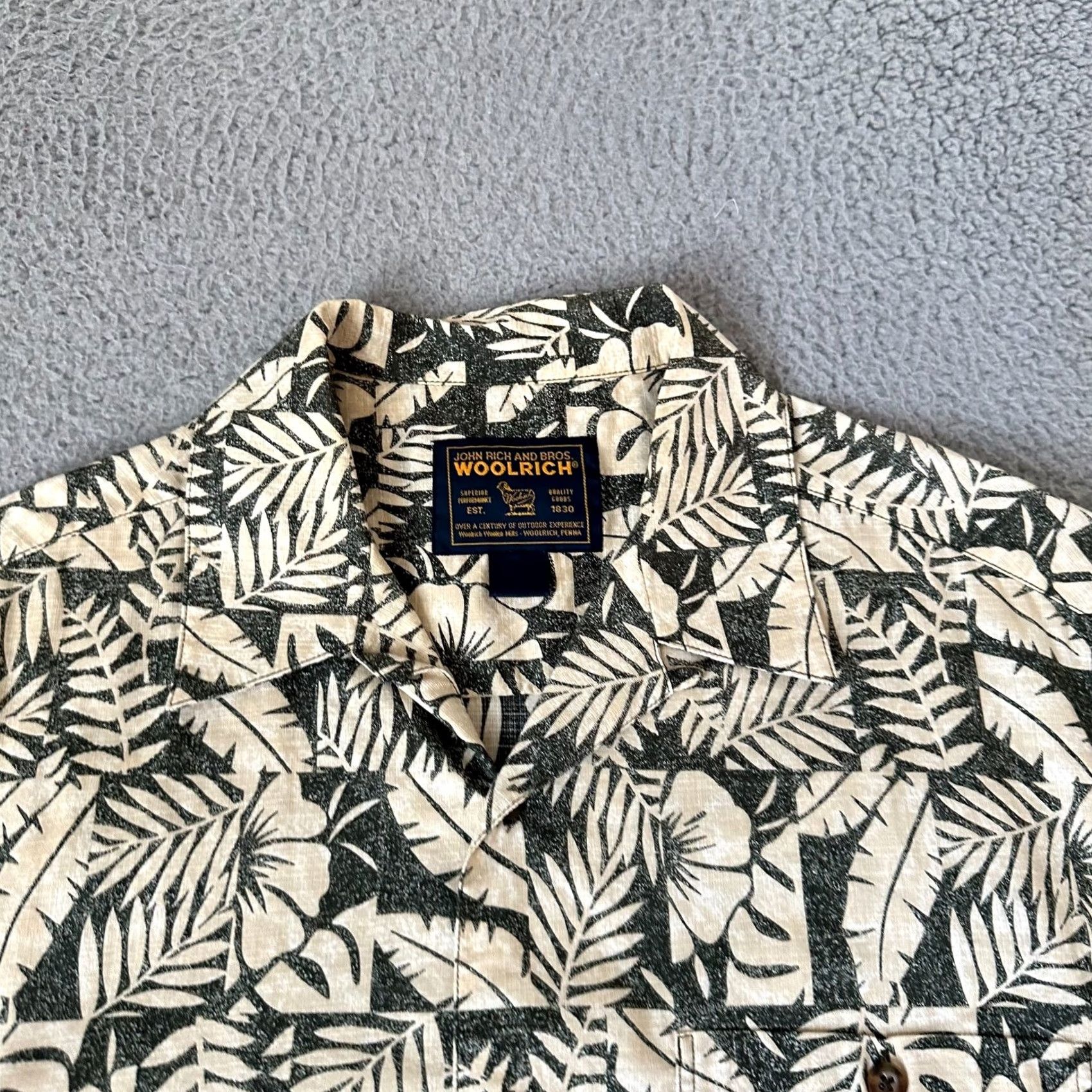 Vintage Woolrich Shirt XL Blue Floral Island Mens Button-Up Short Sleeve Collared Everyday Casual Comfort Size US XL / EU 56 / 4 - 4 Thumbnail