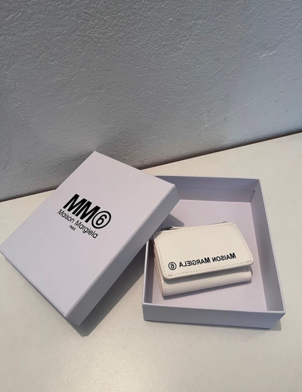 Pre-owned Maison Margiela Mm6  Reverse Logo Small Zip Wallet In White