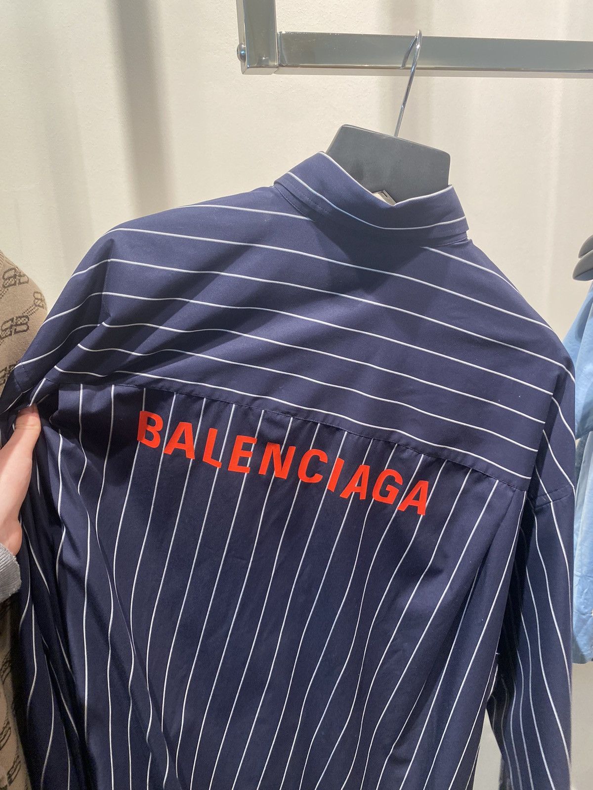 Balenciaga BNWT Balenciaga Back Logo Shirt Size US XL / EU 56 / 4 - 2 Thumbnail