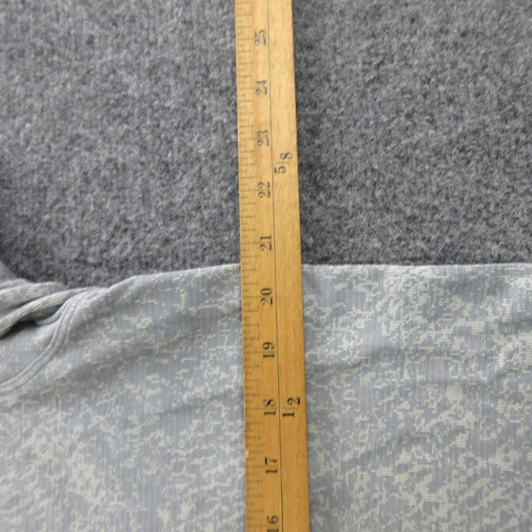 Lululemon Lululemon Shirt Womens 12 Gray Long Sleeve Crew Neck Yoga Athletic Top Size XL / US 12-14 / IT 48-50 - 5 Thumbnail