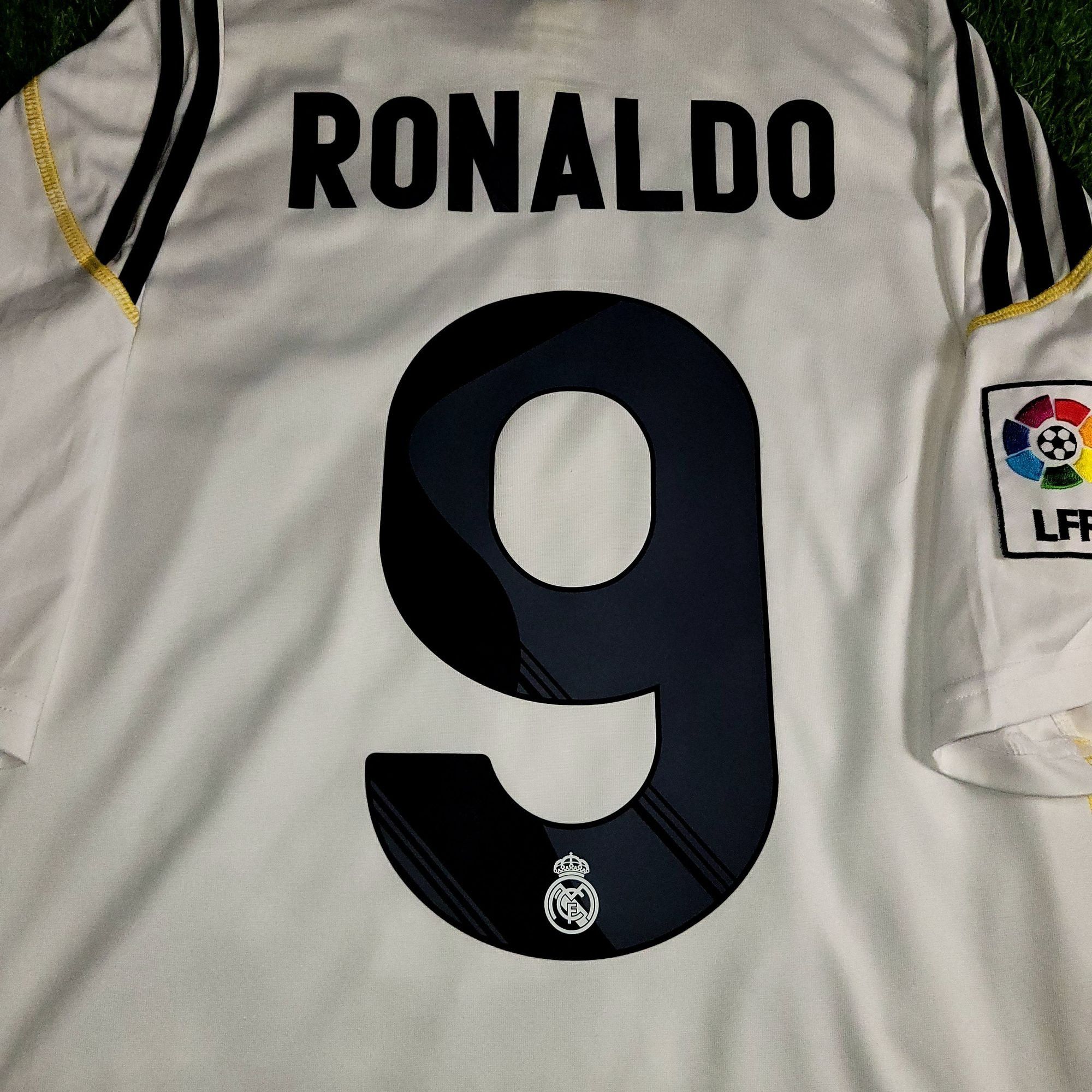 Adidas Ronaldo Real Madrid 2009 2010 DEBUT Soccer Jersey M Size US M / EU 48-50 / 2 - 4 Thumbnail