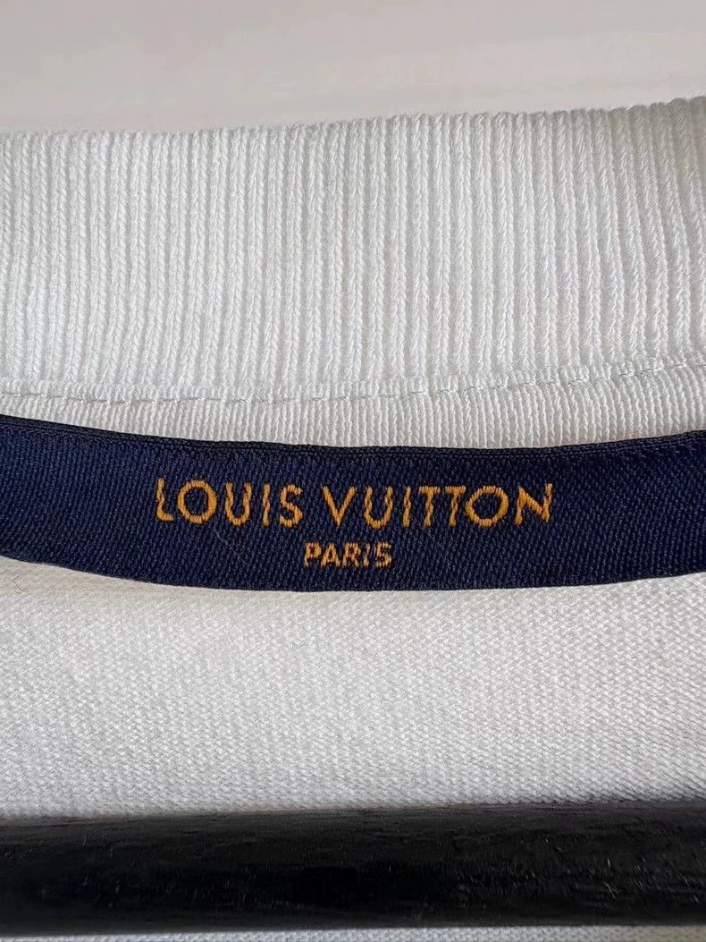 Louis Vuitton LOUIS VUITTON White and green small plane embroidered logi Size US S / EU 44-46 / 1 - 5 Thumbnail
