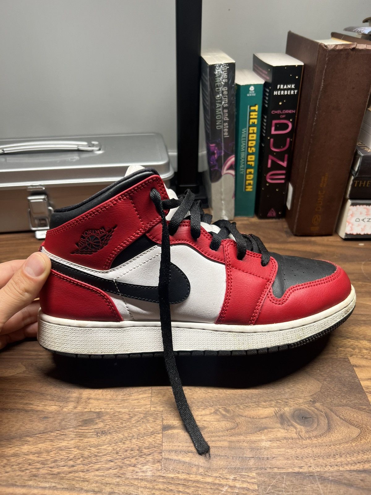 Nike Air Jordan 1 Mid Chicago Toe Size US 7 / EU 40 - 3 Thumbnail