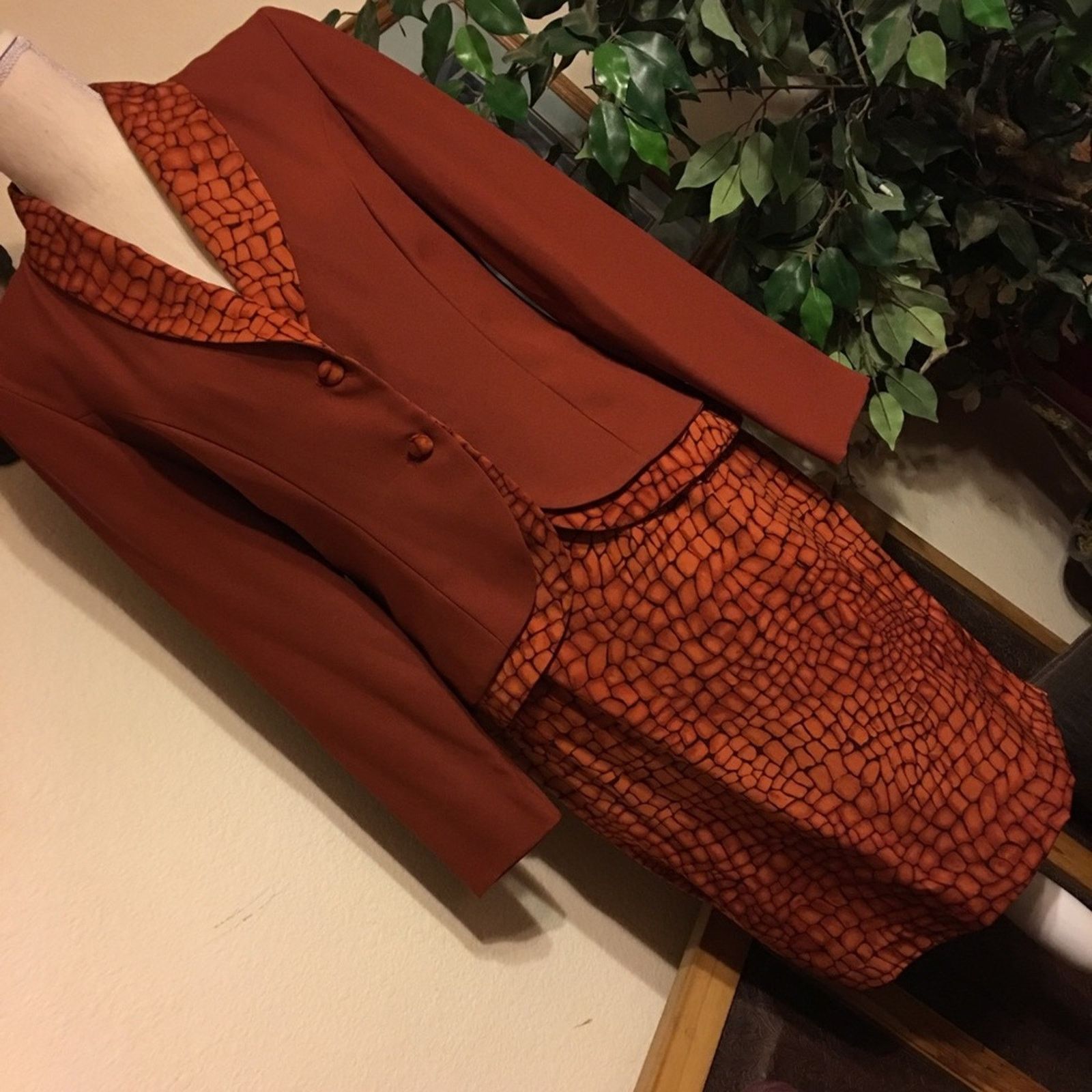 Vintage Lew Magram cognac/orange crocodile skirt suit 6 Size M / US 6-8 / IT 42-44 - 2 Thumbnail