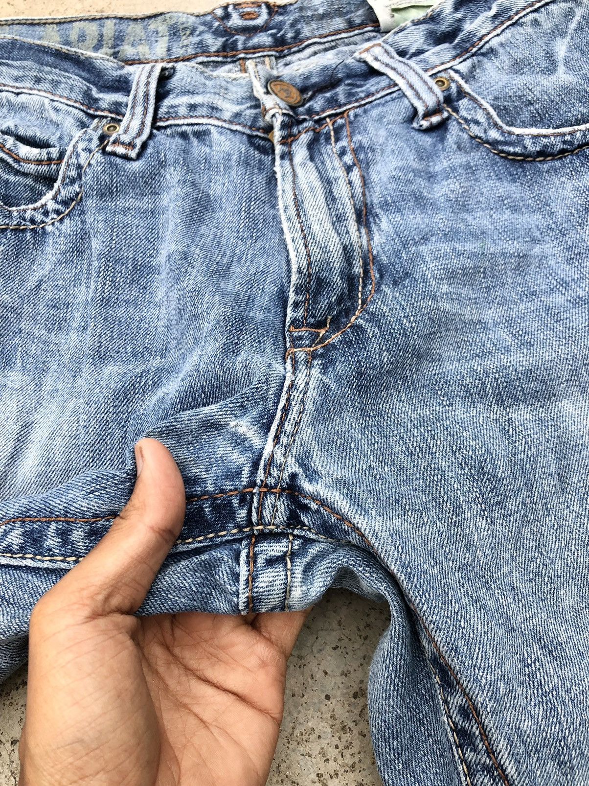 Ariat WASHED BLUE DISTRESSED DENIM BY ARIAT Size US 31 - 4 Thumbnail