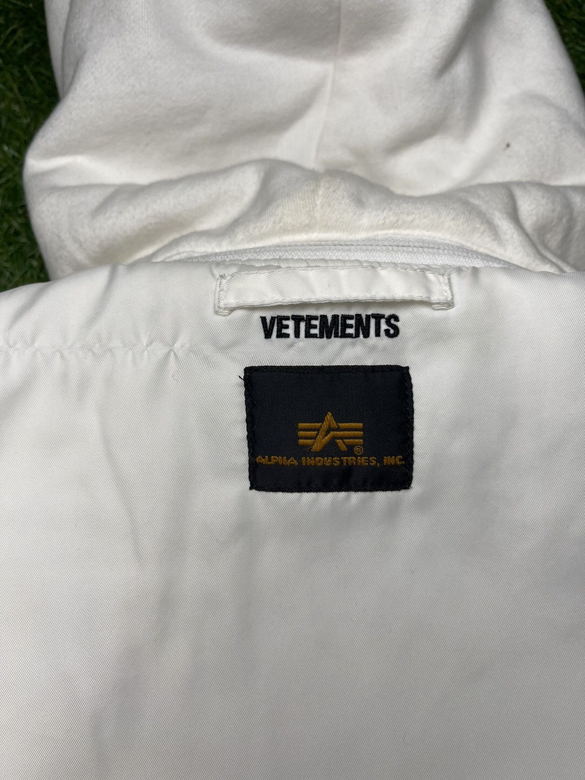 Alpha Industries × Designer × Vetements 2017 Alpha Industries Vetements White Oversized Bomber Size US XL / EU 56 / 4 - 12 Thumbnail
