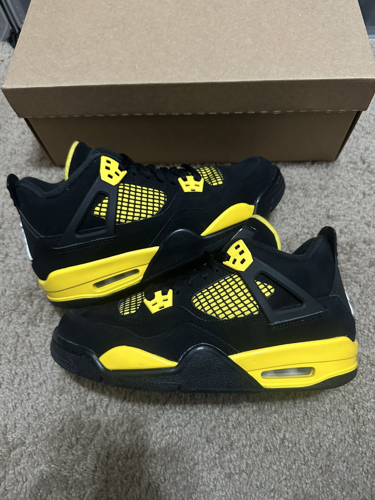 Size 6.5 - Jordan 4 Retro Thunder (2023) (408452-017)