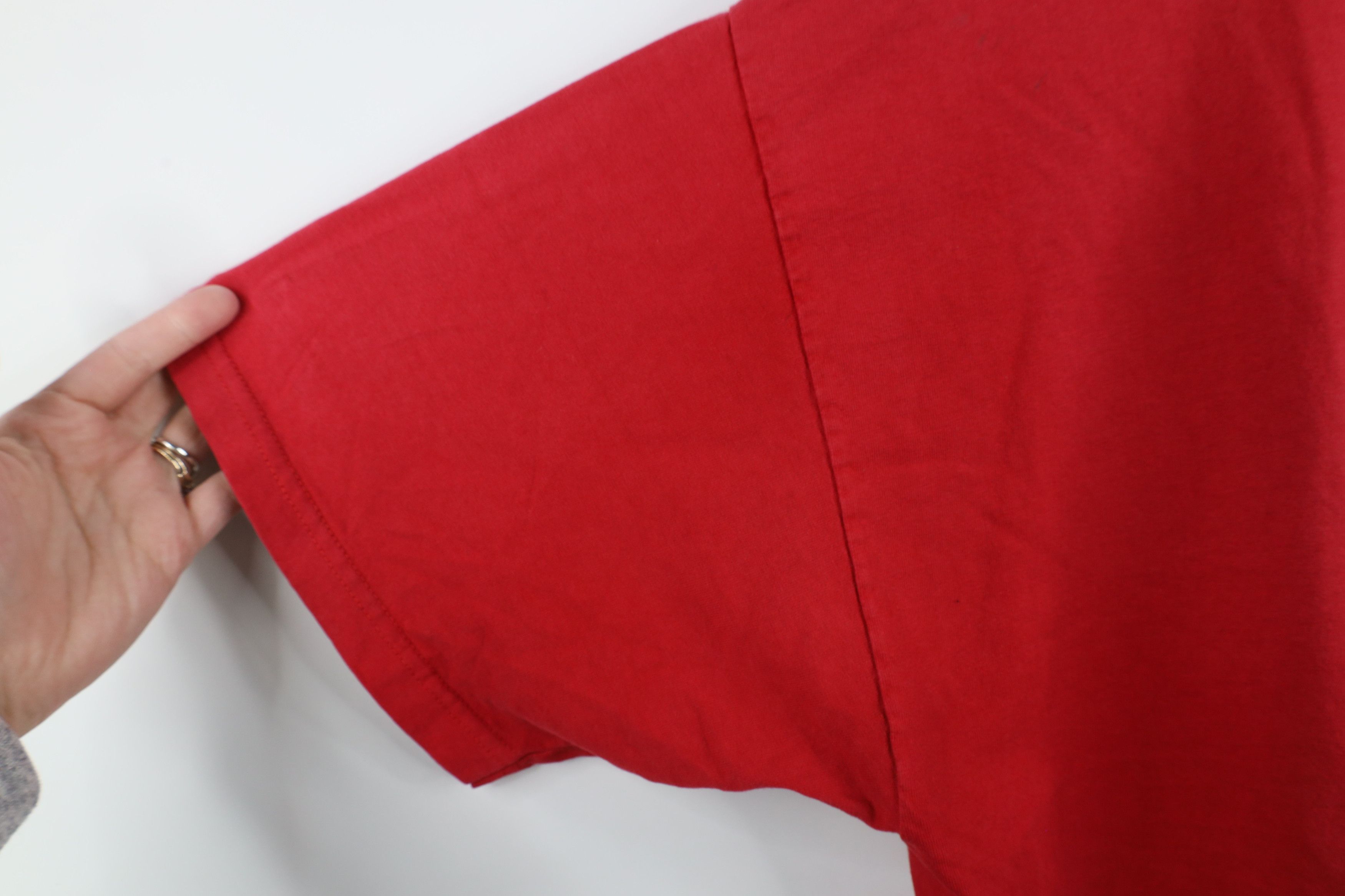 Vintage Vintage 90s University of Wisconsin Short Sleeve T-Shirt Red Size US XXL / EU 58 / 5 - 9 Thumbnail