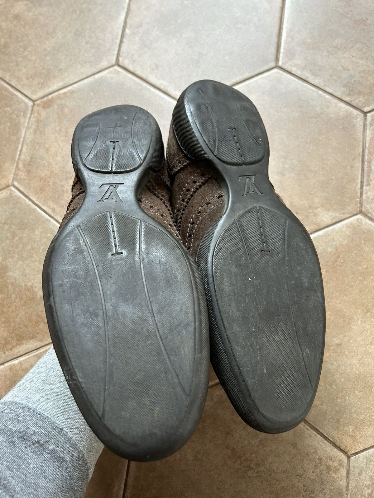 Louis Vuitton LOUIS VUITTON Loafers Suede Shoes LV Logo sneakers Size US 9 / EU 42 - 9 Thumbnail