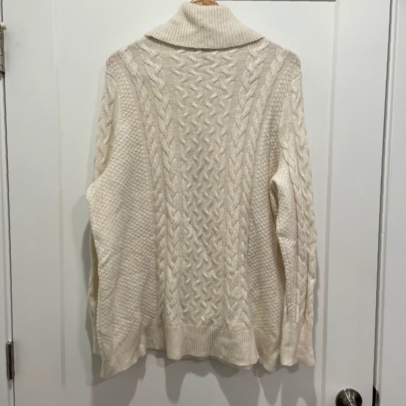 Vintage Halogen x Atlantic-Pacific Womens Ivory Cable Knit Turtleneck Sweater Size S VINTAGE? Size S / US 4 / IT 40 - 3 Thumbnail