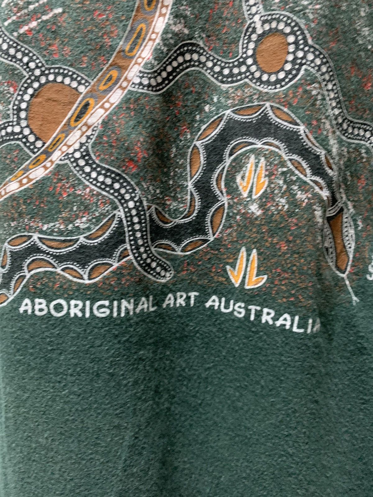 Vintage Vintage 1990s Australia Art T-shirt Size US L / EU 52-54 / 3 - 7 Thumbnail