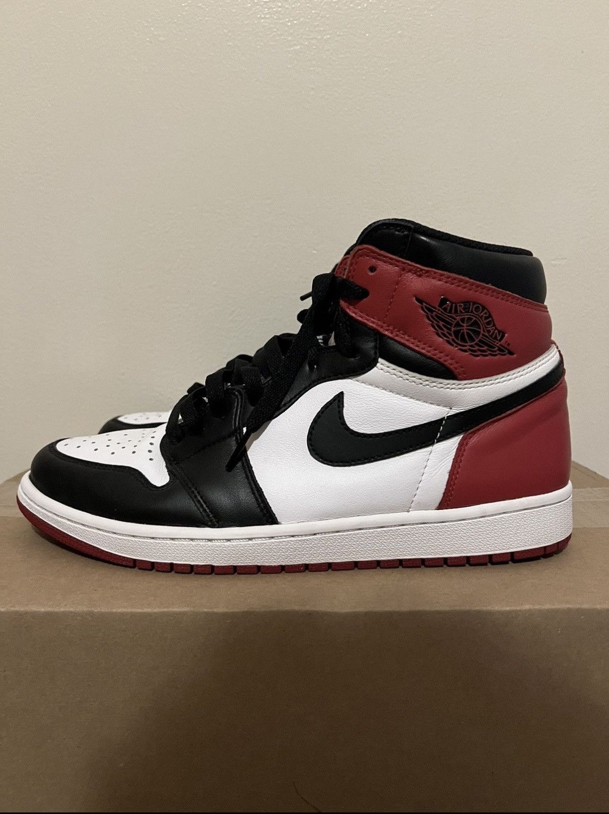 Jordan Brand Air Jordan 1 Retro High OG 'Black Toe' 2016 Size US 10 / EU 43 - 5 Thumbnail