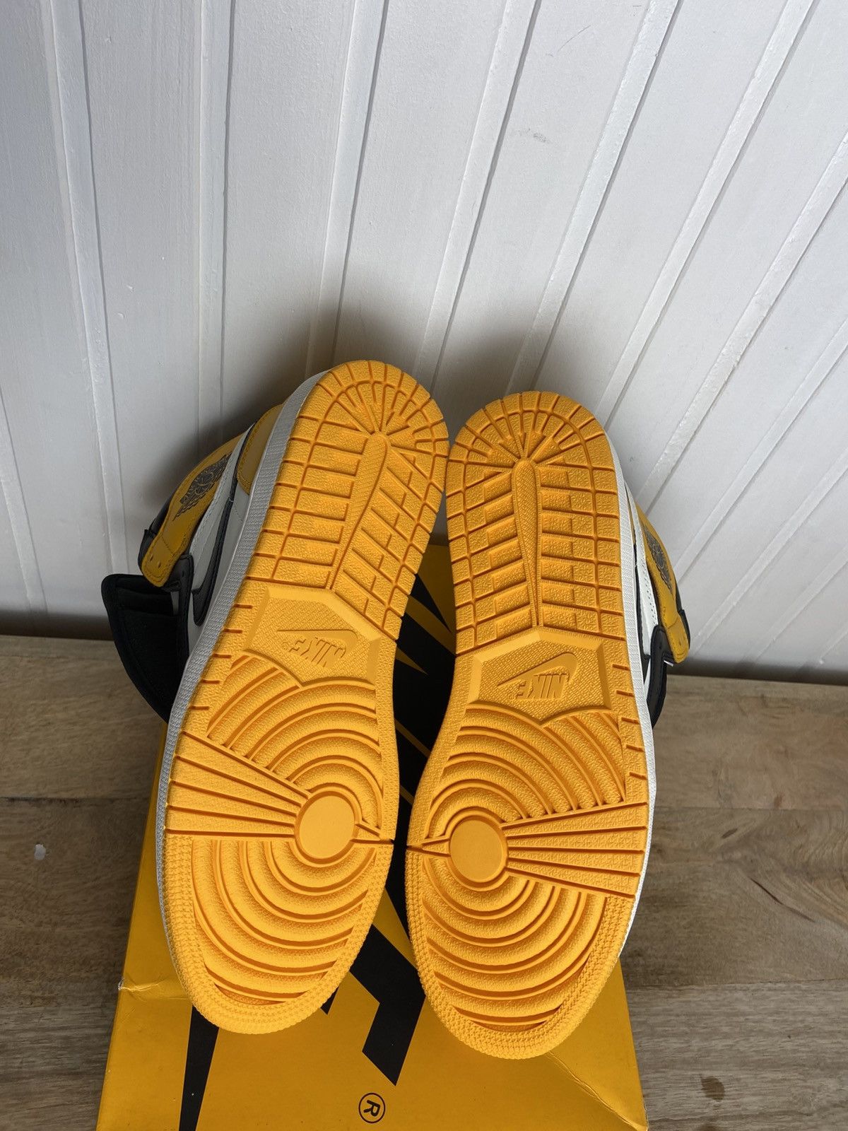 Jordan Brand New Jordan 1 Retro High "Taxi" Authentic Size 11US Size US 11 / EU 44 - 16 Thumbnail