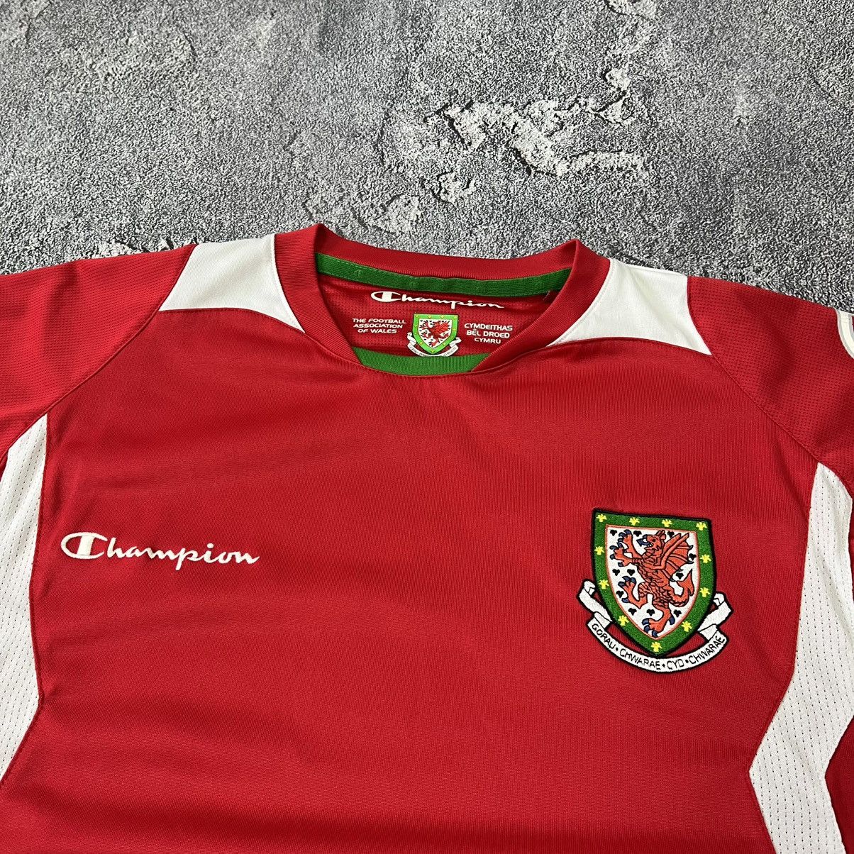 Champion Vintage Wales Team 2008/2010 Football Soccer Shirt Jersey Size US S / EU 44-46 / 1 - 11 Thumbnail