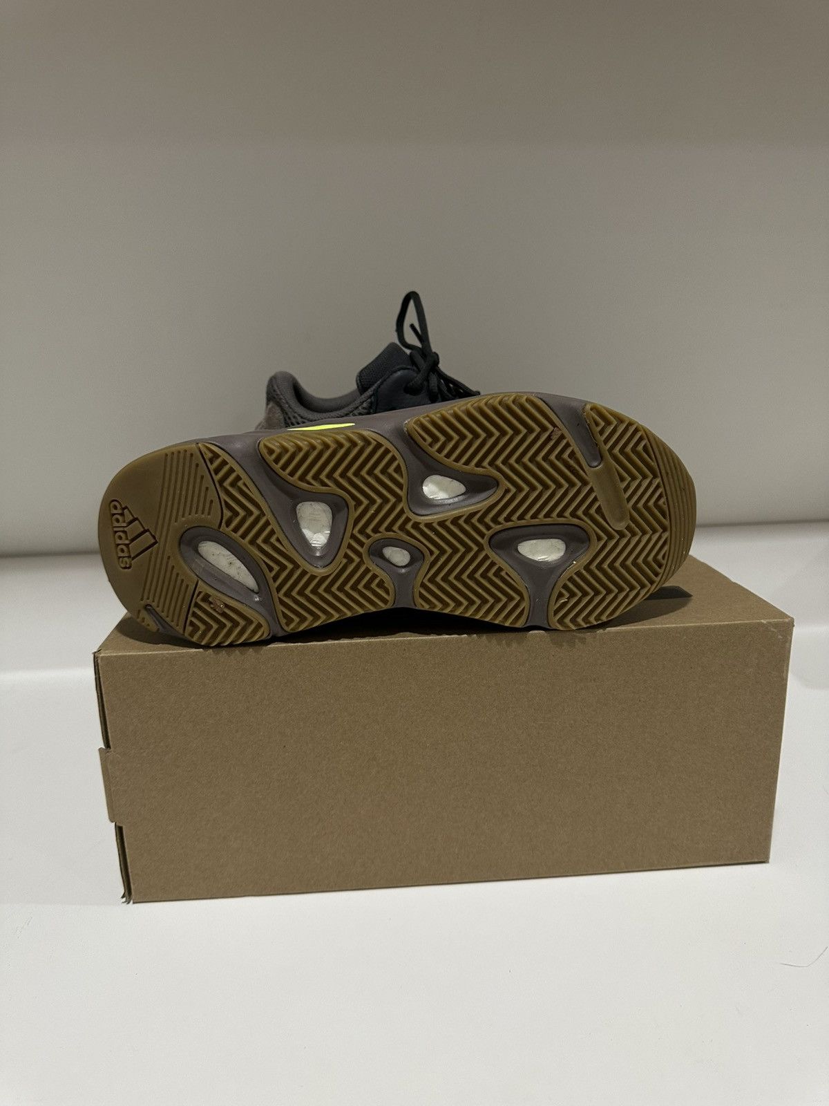 Yeezy Yeezy boost 700 mauve Size US 8.5 / EU 41-42 - 2 Thumbnail