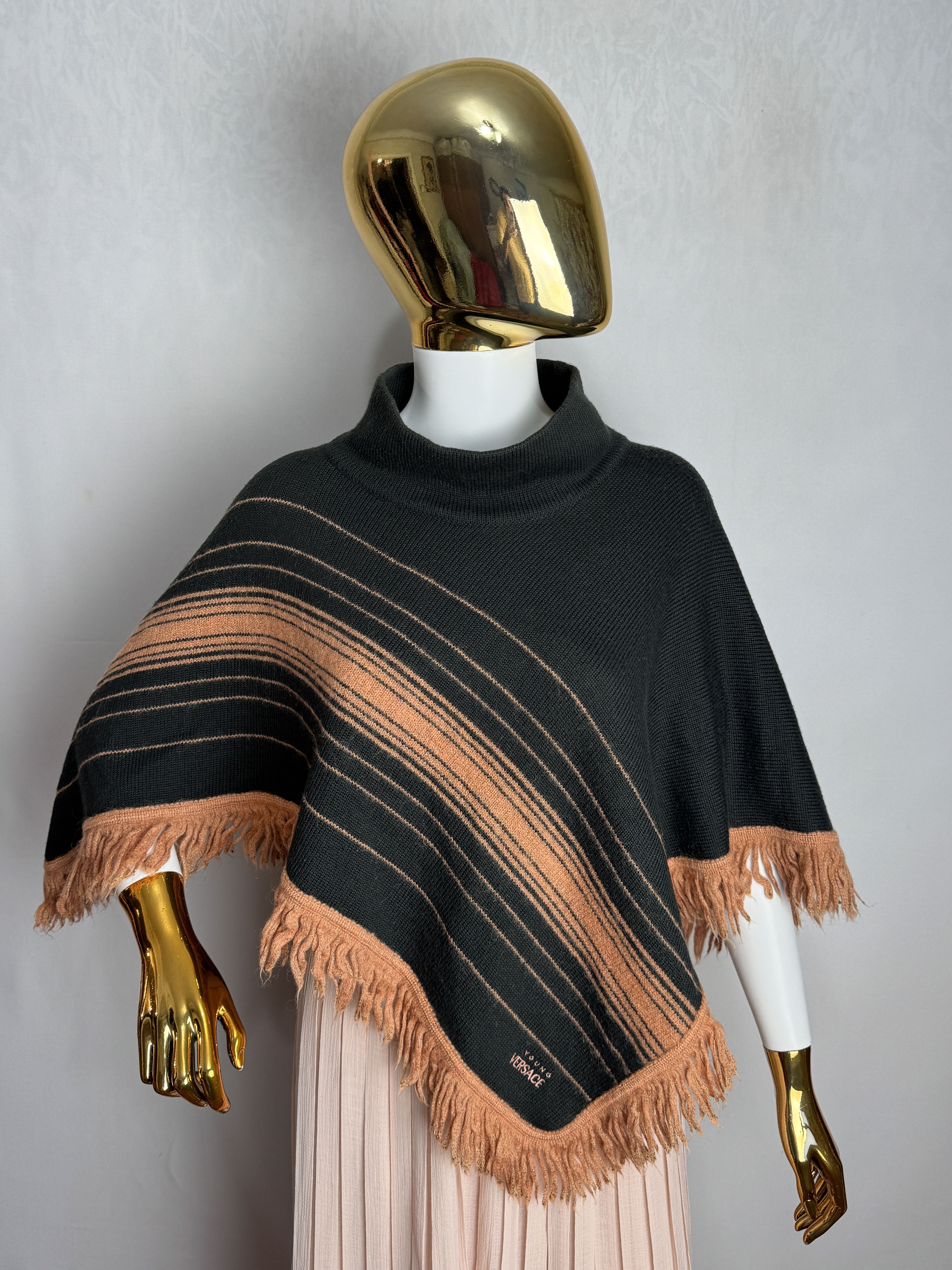 Versace VERSACE YOUNG vintage women’s wool blend poncho Size XS / US 0-2 / IT 36-38 - 7 Thumbnail