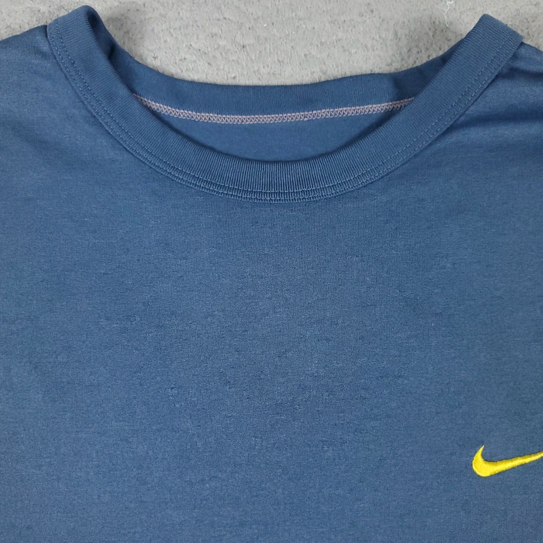 Nike NIKE T-Shirt Mens XL Blue Swoosh Casual Short Sleeve Adult Regular Size XL Cotton Blend Logo Graphic 90s Modern Sports Mens Size US XL / EU 56 / 4 - 3 Thumbnail