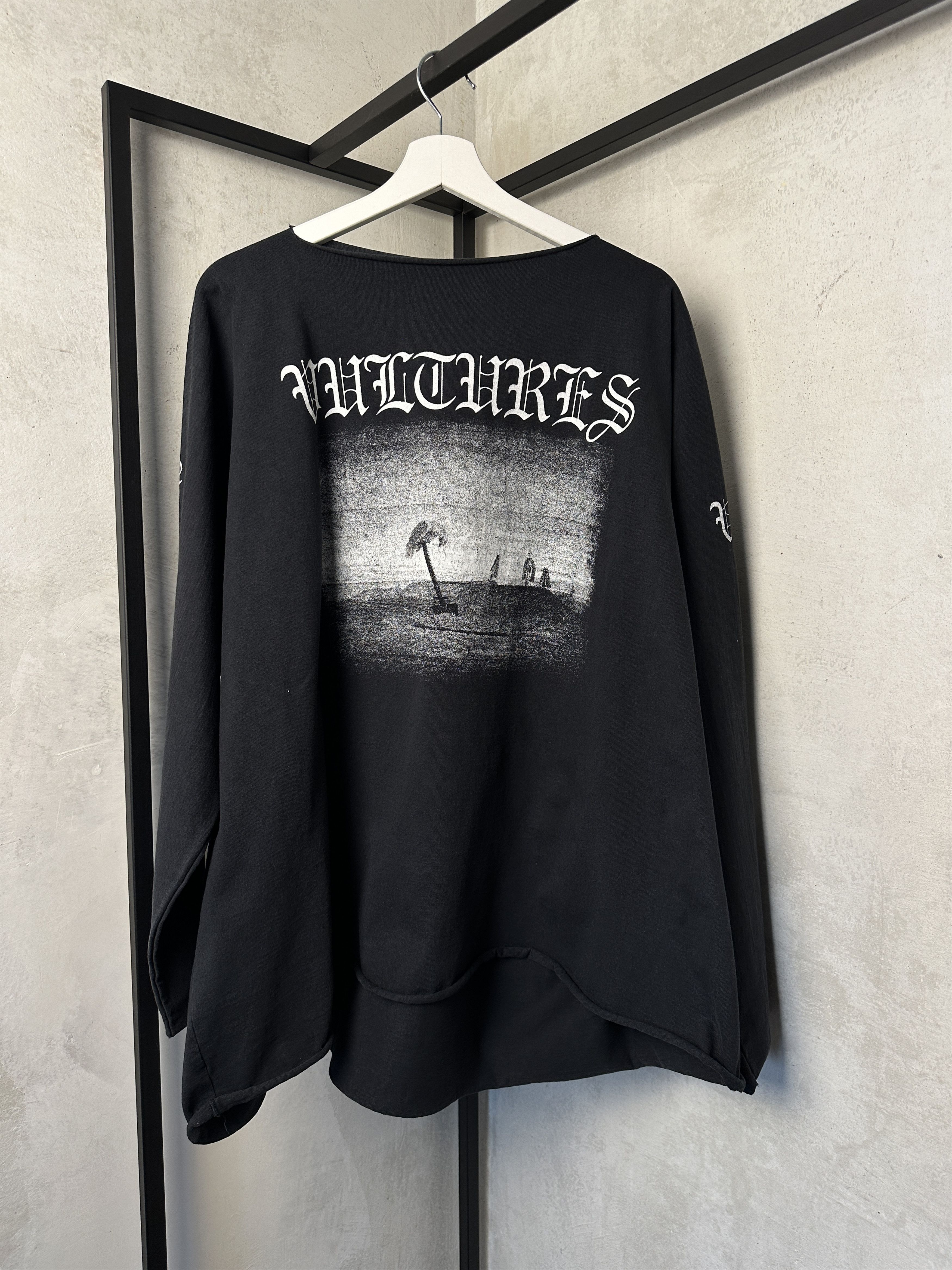 yeezy vultures long tシャツ 黒 Yeezy Vultures Long T-Shirt Black (YEEZY/シャツ) 112135456【BUYMA】