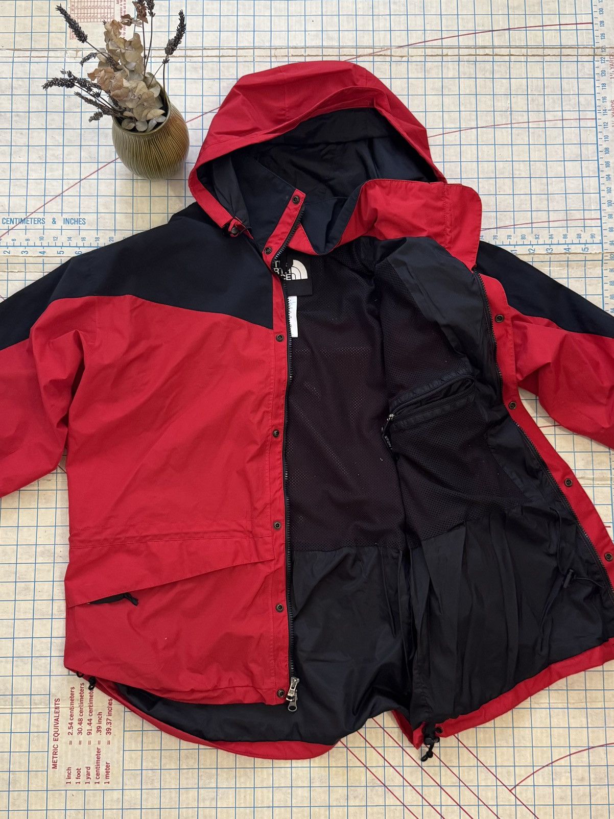 The North Face Vintage The North Face Hydroseal Jacket Black and Red Size L Size US L / EU 52-54 / 3 - 10 Thumbnail