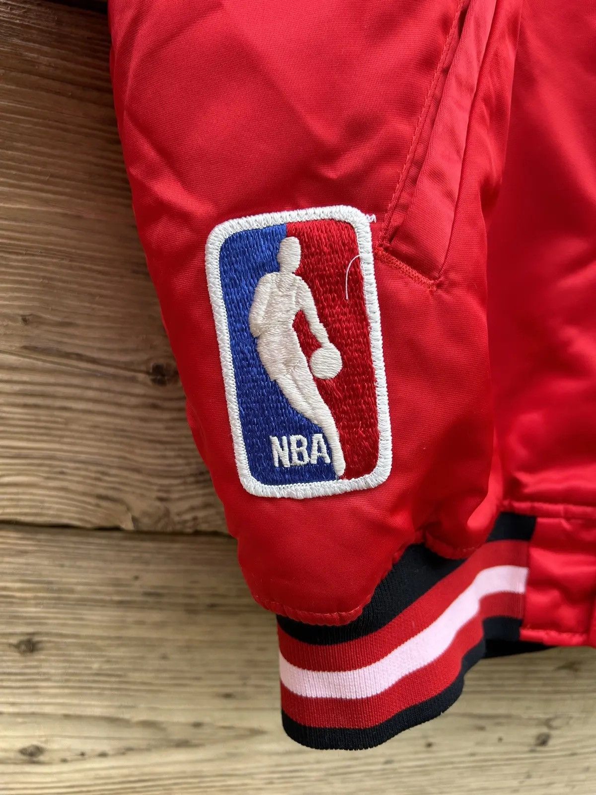 NBA 90s Vintage Starter NBA Chicago Bulls Satin Bomber Jacket Size US XL / EU 56 / 4 - 7 Thumbnail