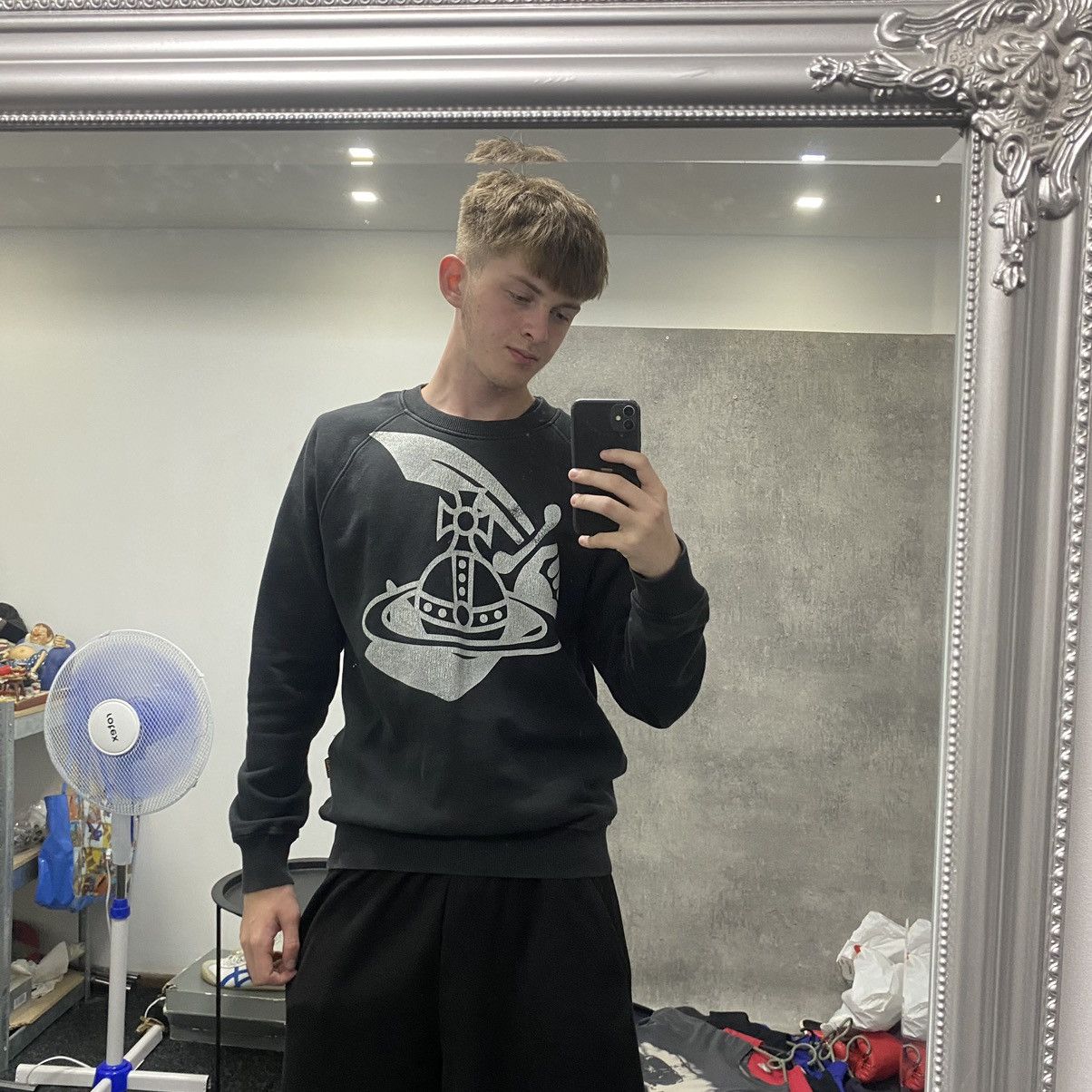 Vivienne Westwood Vintage Vivienne Westwood Sweatshirt big Logo Size US M / EU 48-50 / 2 - 7 Thumbnail