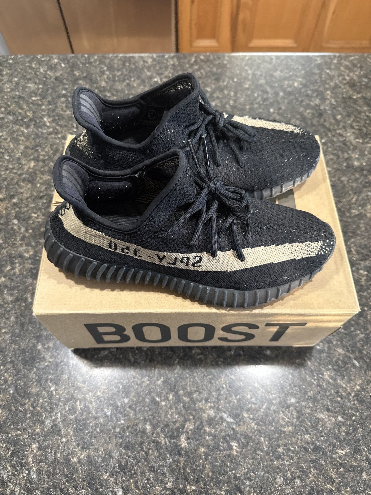 Yeezy YEEZY BOOST 350 CORE GREEN V2 Size US 8 / EU 41 - 2 Thumbnail