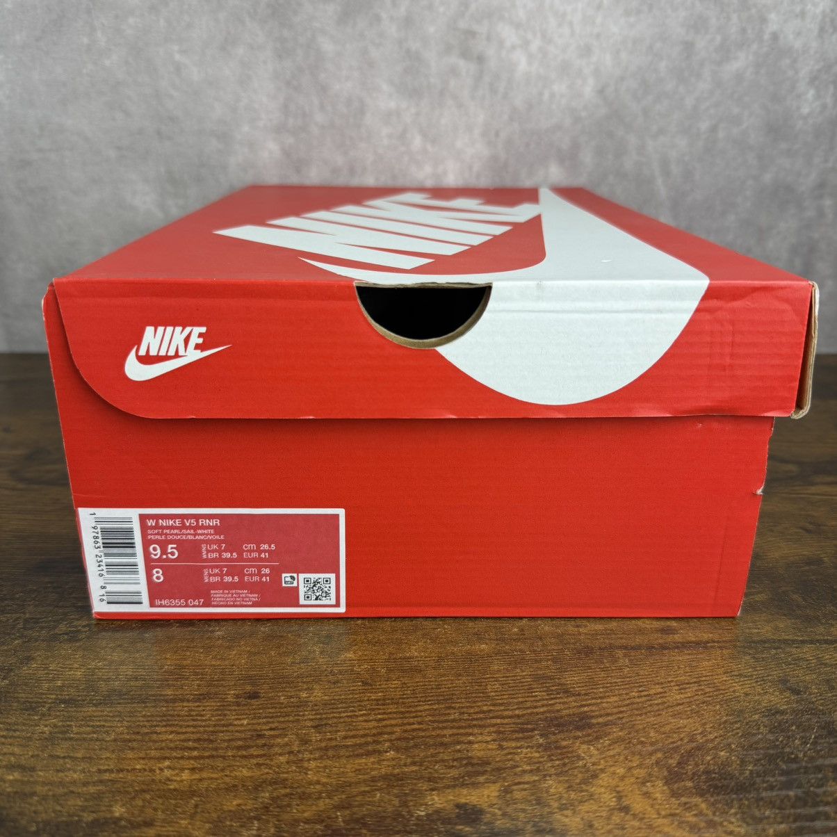 Nike NEW Nike Wmns V5 RNR Soft Pearl White Size 9.5 8M IH6355-047 Size US 9.5 / IT 39.5 - 9 Thumbnail