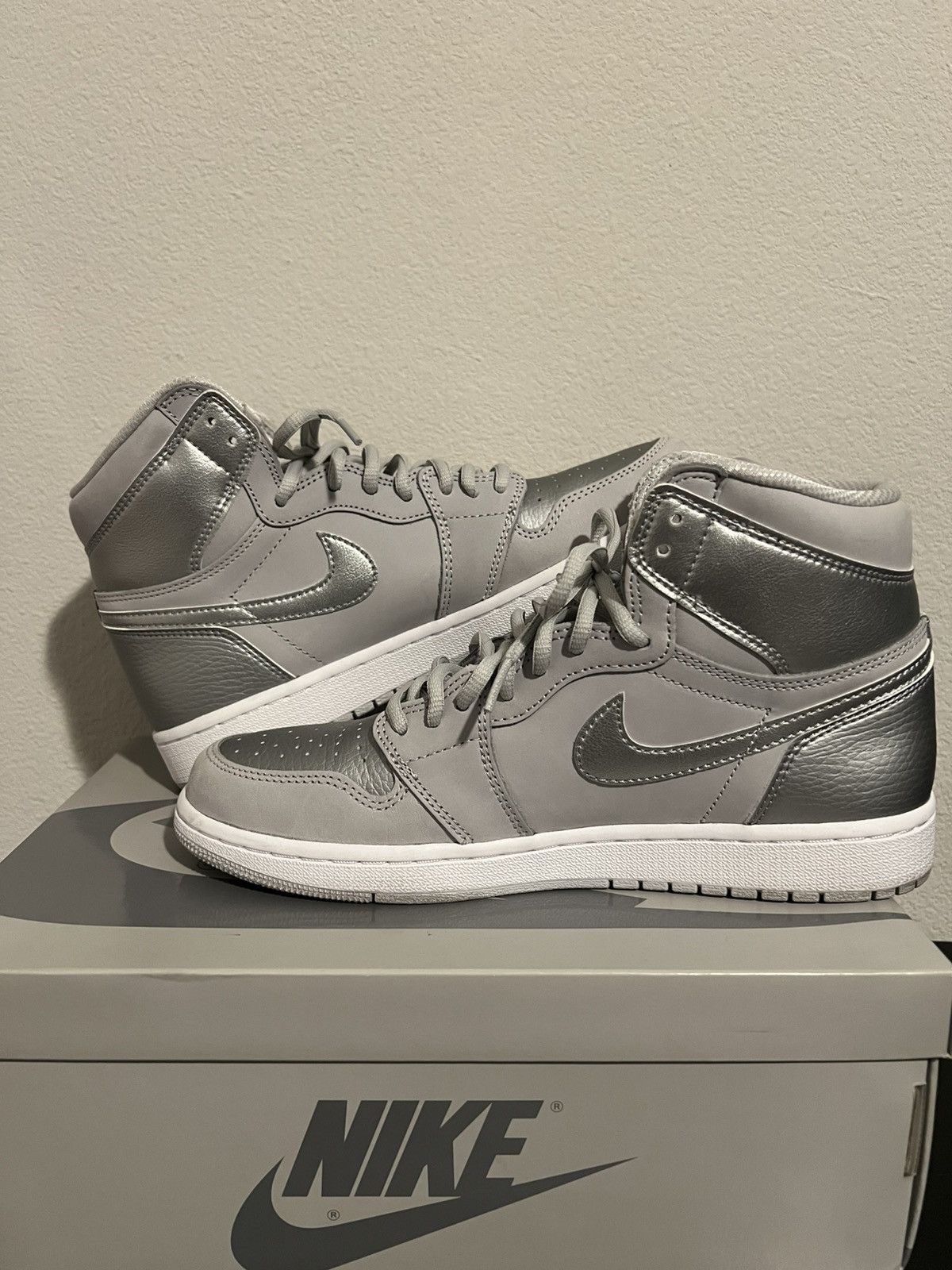 Jordan Brand Air Jordan 1 High OG CO JP Size US 9 / EU 42 - 2 Thumbnail