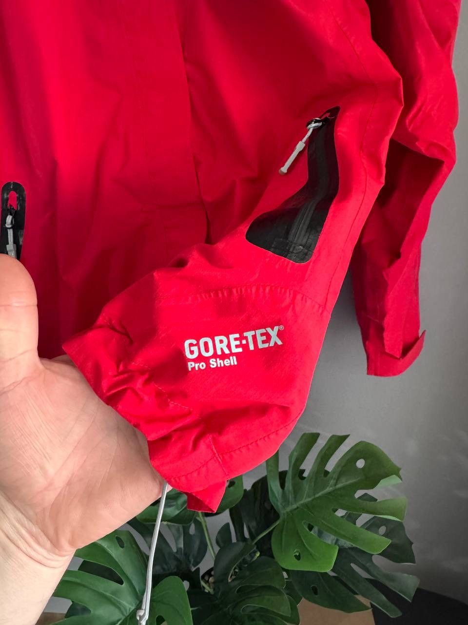 Mammut Mammut GORE TEX Pro Shell Women's Waterproof Jacket, Size L Size US L / EU 52-54 / 3 - 7 Thumbnail