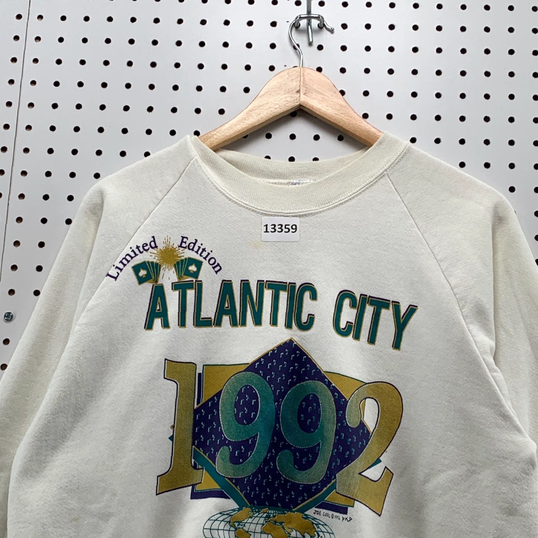 Jerzees Vintage Atlantic City Limited Edition 1992 White Crewneck Sweater XL Men Pullover 90s Decorated Jerseyized Jersey Jerzees Size US XL / EU 56 / 4 - 2 Thumbnail