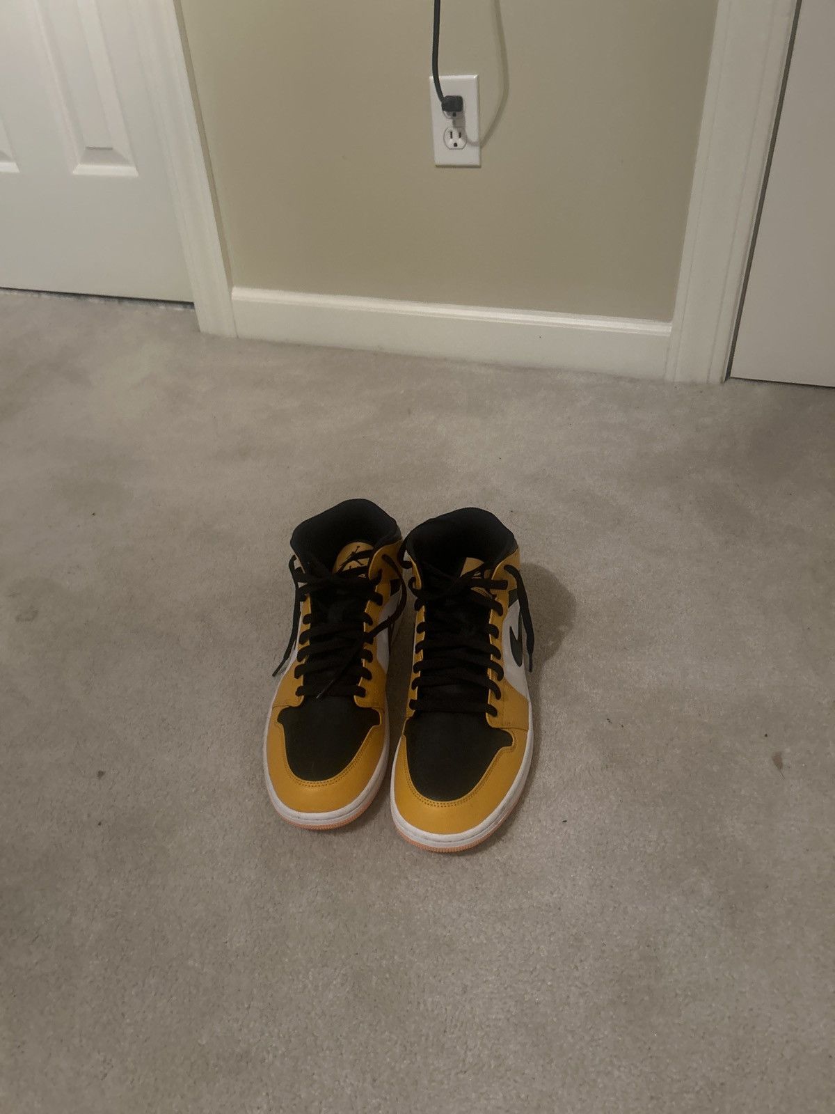 Nike Jordan 1 Size US 13 / EU 46 - 2 Thumbnail