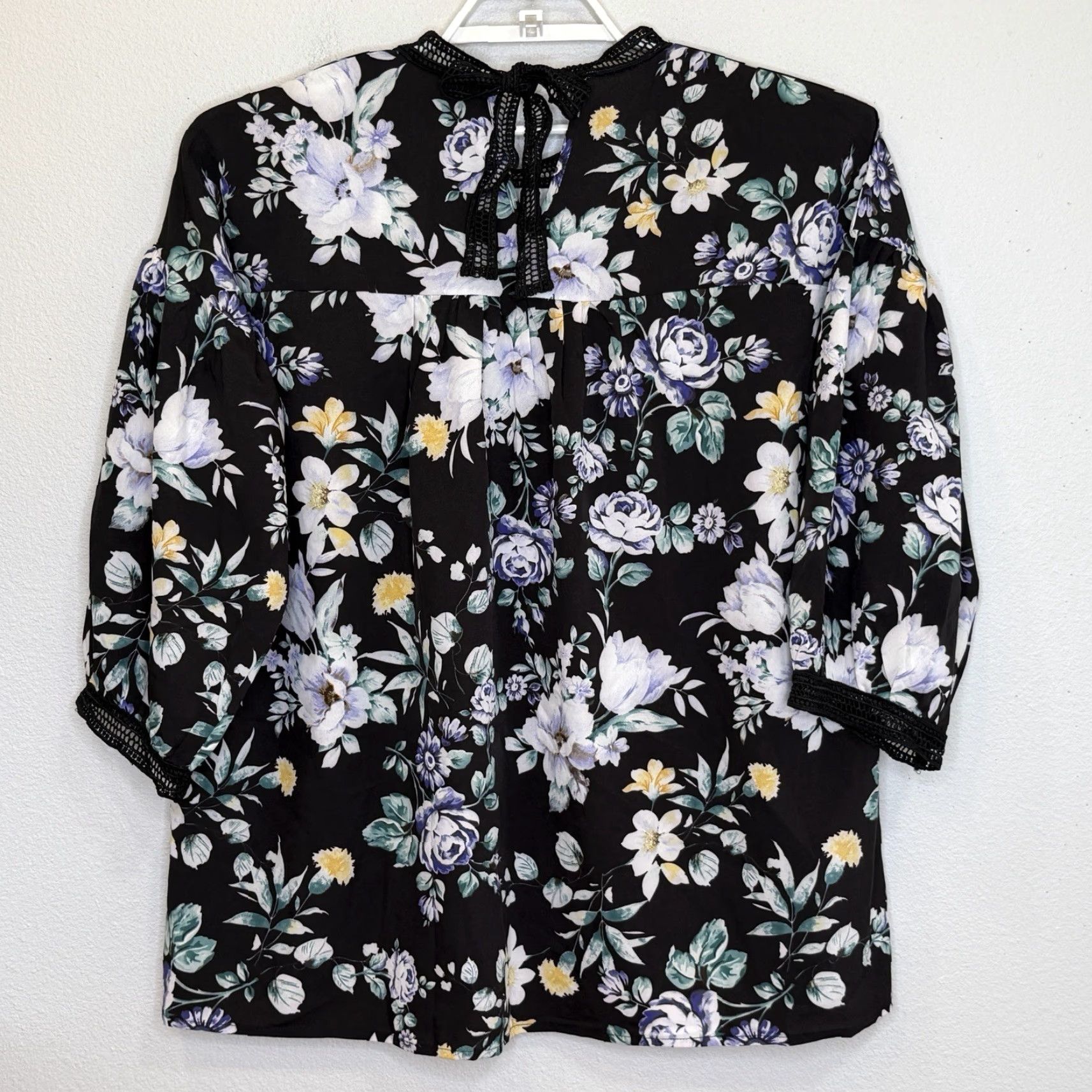 Vintage Suzanne Betro Top Blouse Womens Size 1X Black Floral Print 3/4 Puff Sleeve Round Neck Tie Closure Bohemian Lightweight Peach Hole Back Loose Fit Size XL / US 12-14 / IT 48-50 - 5 Thumbnail