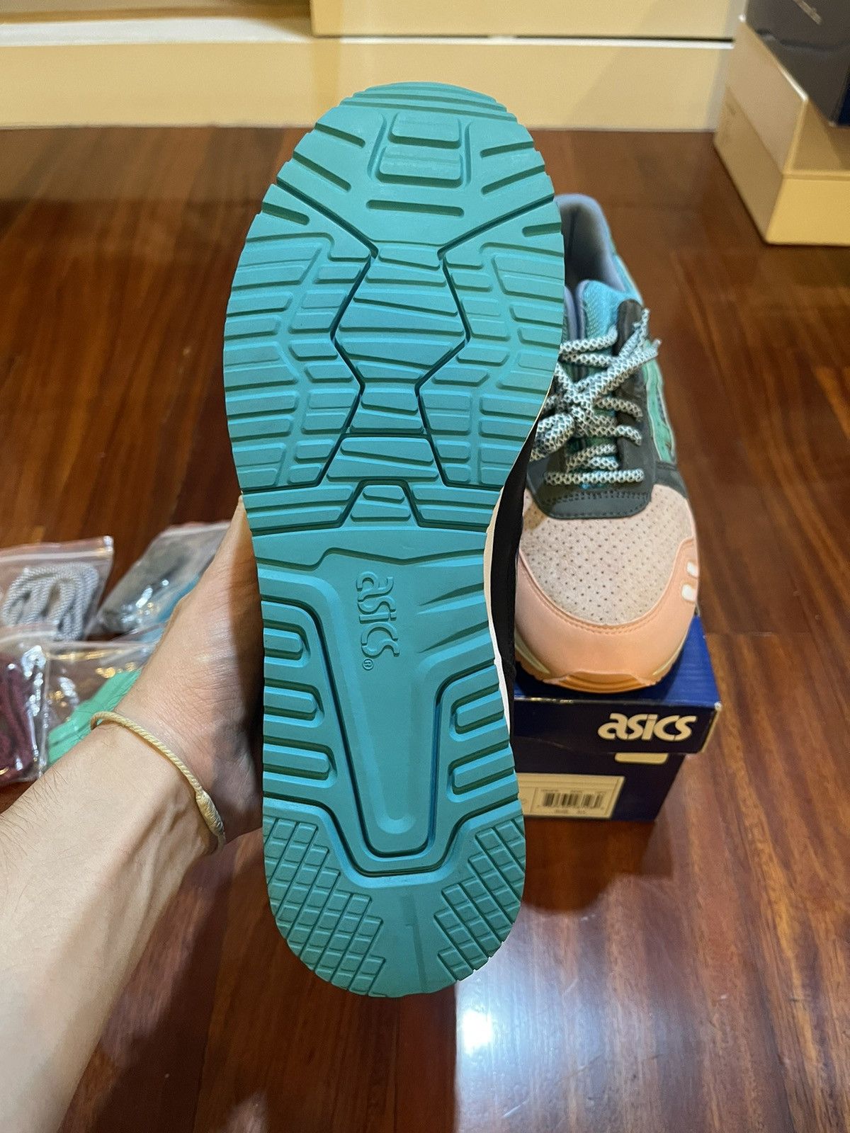 Asics × Kith × Ronnie Fieg New!!! Ronnie Fieg (Kith Founder)x ASICS Gel Lyte 3 Size US 9.5 / EU 42-43 - 8 Thumbnail
