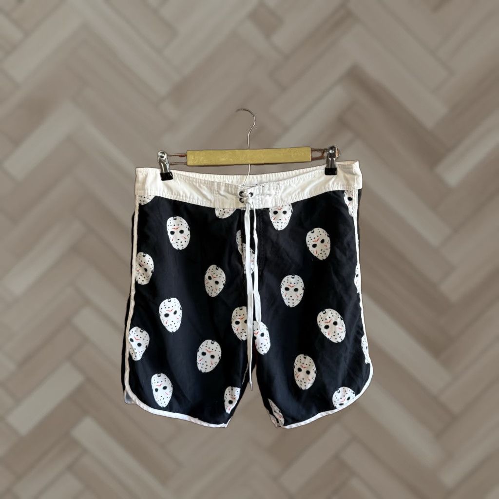 Hot Topic Hot Topic Jason Mens Black Board Short w/ Drawstring Size M Swim Bottom Style Board Shorts Men Black 90s Friday the 13th Size US 31 - 1 Thumbnail