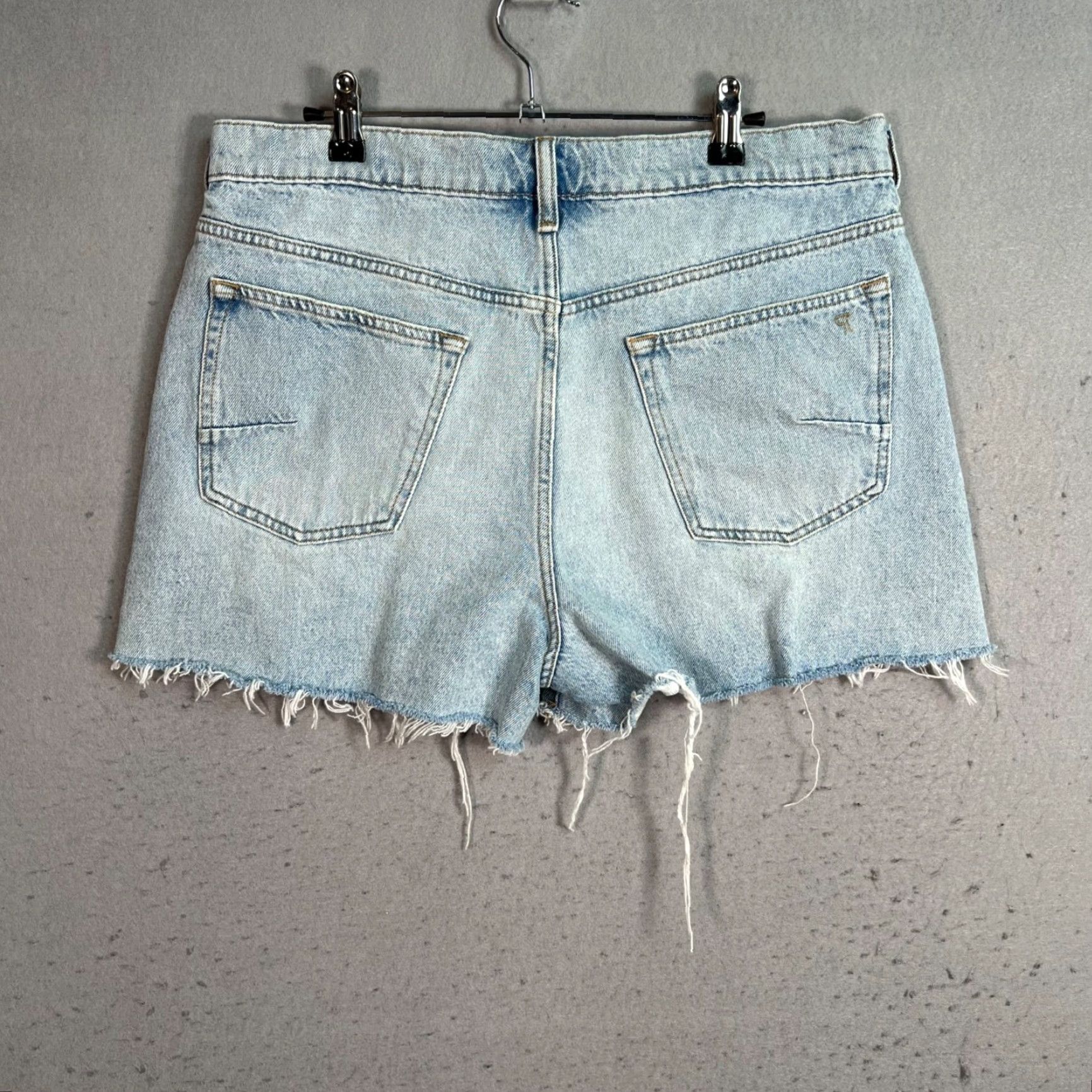 Vintage VINTAGE Pilcro Light Wash Frayed Hem Denim Shorts Womens 31 Light Blue 2010s Cut-Off High Rise Women Size 24" / US 00 / IT 34 - 2 Thumbnail
