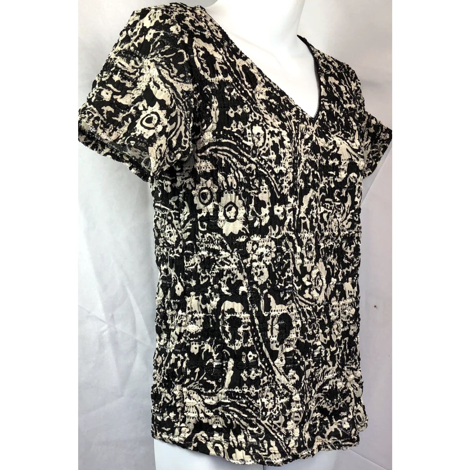Vintage East 5th Blouse NWT M Petite Black Geometric V-Neck Short Sleeve Boho Artsy Ruched Slim Fit Shirt Size M / US 6-8 / IT 42-44 - 2 Thumbnail