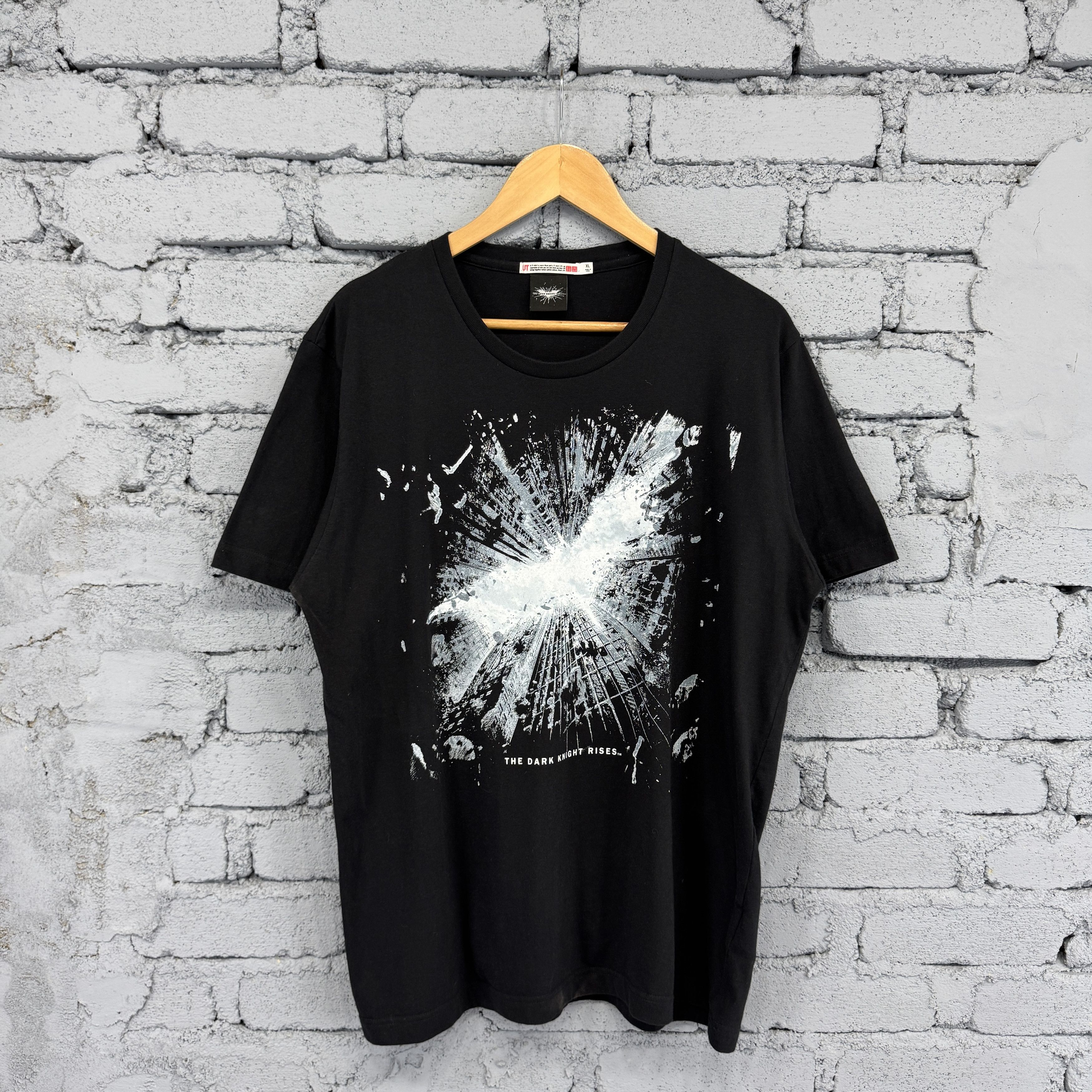Uniqlo Uniqlo X Batman Movie The Dark Knight Rises Sunfaded Tshirt Size US XL / EU 56 / 4 - 1 Thumbnail