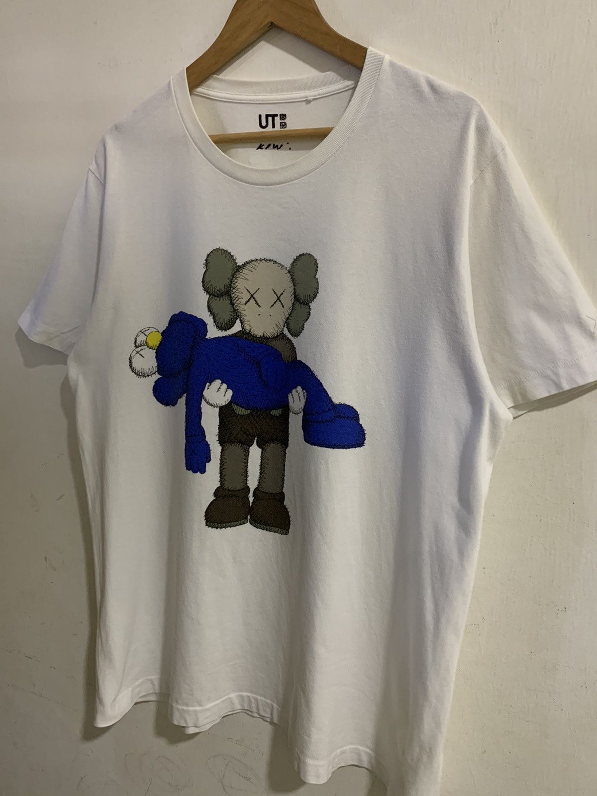 Uniqlo Uniqlo Kaws Tee Size US XL / EU 56 / 4 - 4 Thumbnail