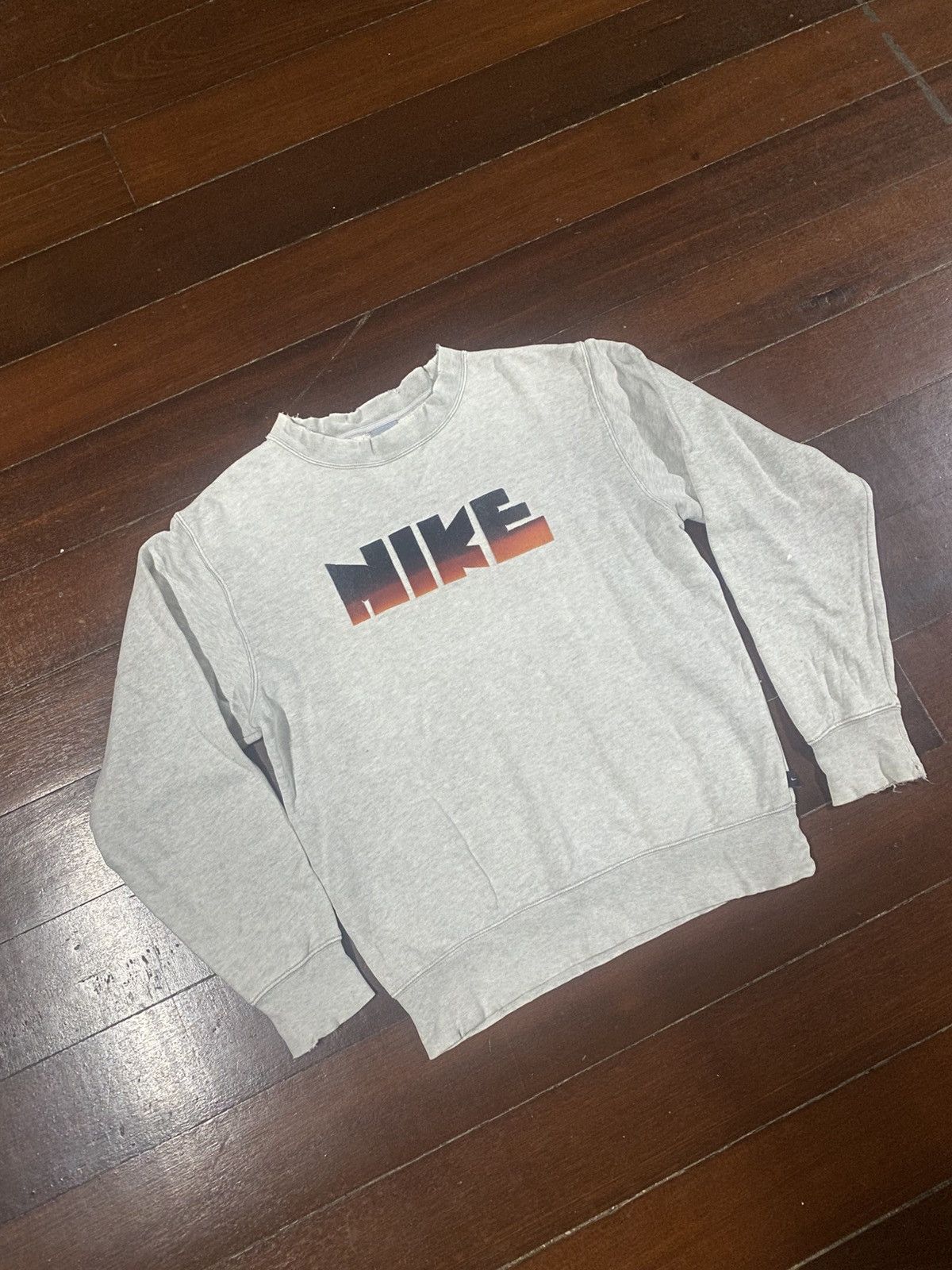 Nike VINTAGE NIKE block reproduction SWEATSHIRT distressed Size US S / EU 44-46 / 1 - 2 Thumbnail