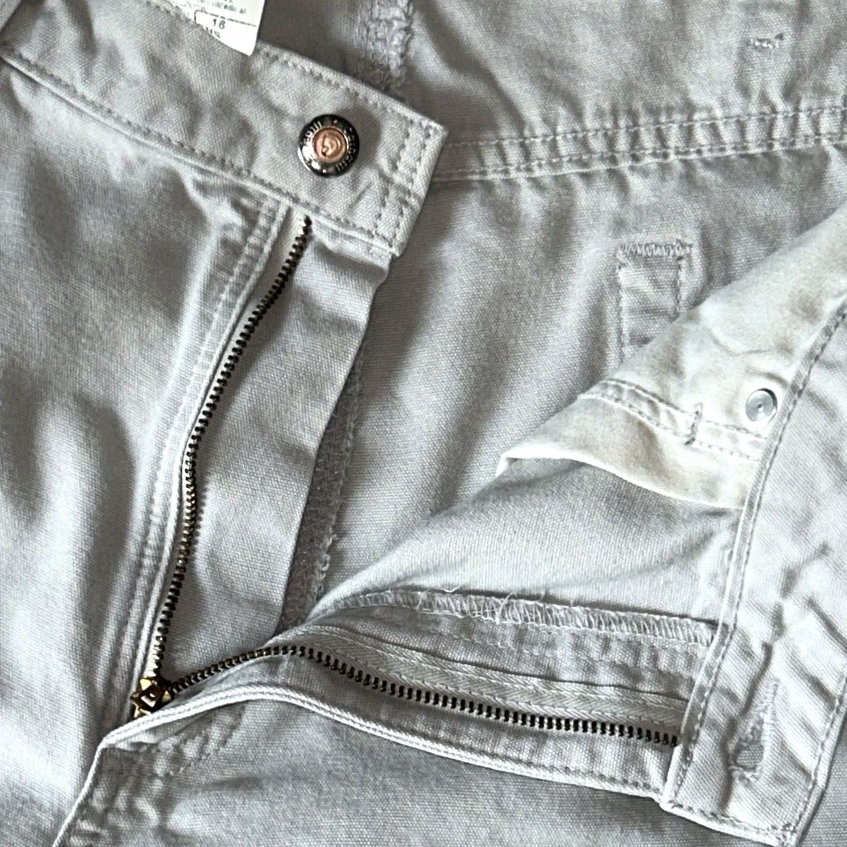 Carhartt Carhartt Canvas Carpenter Shorts Women’s 35 8” Inseam Tan Casual Workwear Size 24" / US 00 / IT 34 - 4 Thumbnail