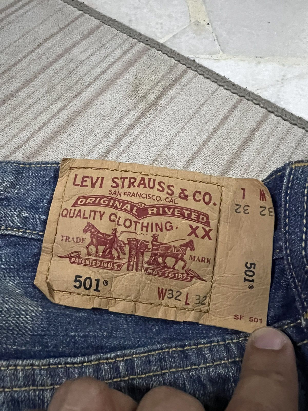 Levi's × Levi's Vintage Clothing VINTAGE LEVIS 501 CROPPED DISTRESS JEANS Size US 31 - 17 Thumbnail